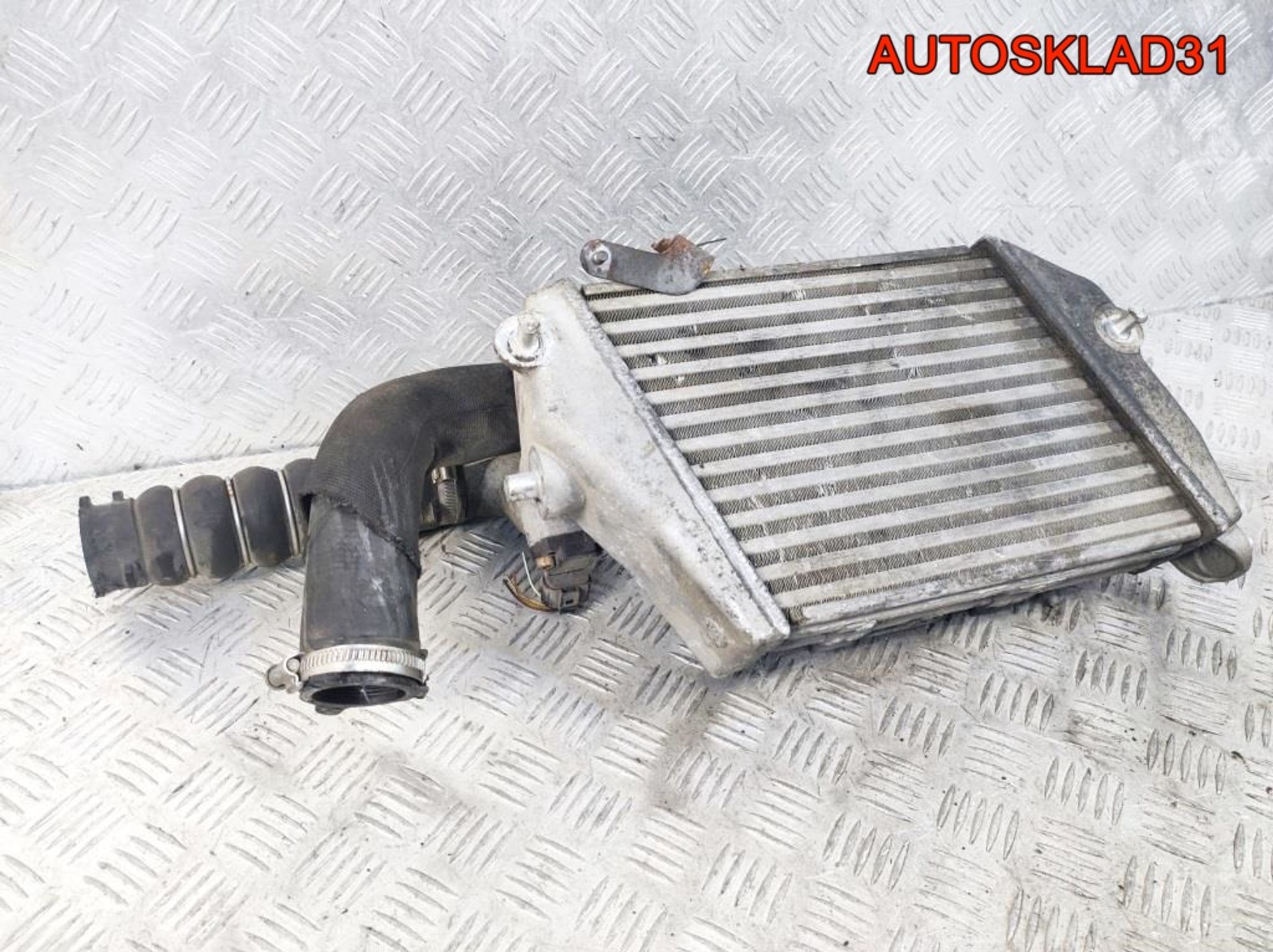 Интеркулер Audi A8 D3 4E0145805D Дизель, 5700 рублей, Дубовое