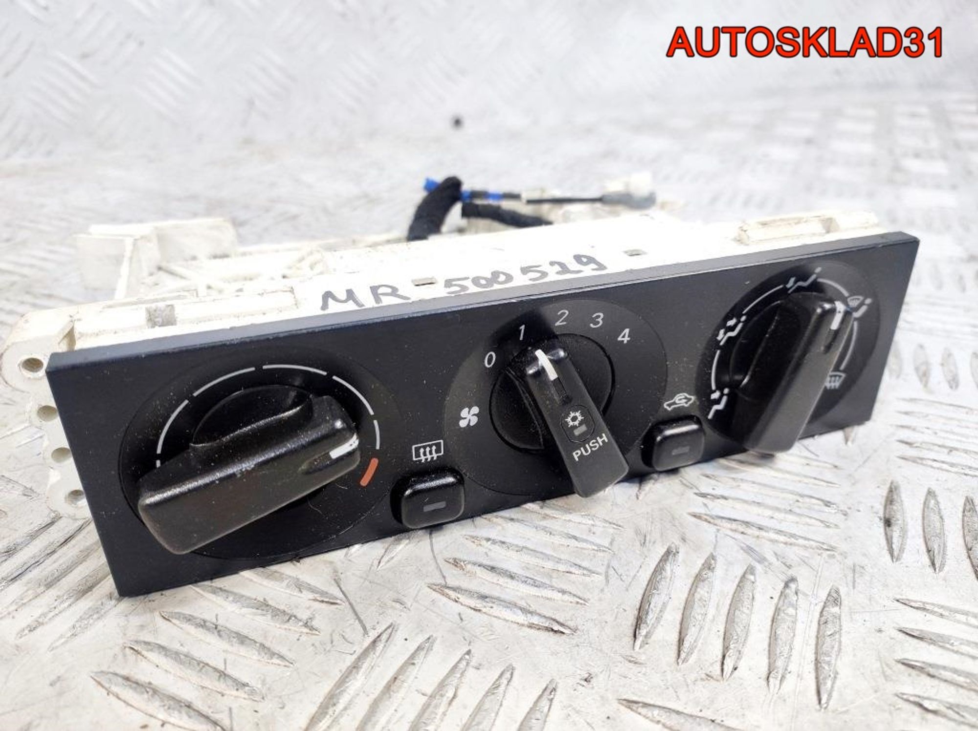 Блок управления печкой Mitsubishi Carisma MR500529, 2900 рублей, Дубовое