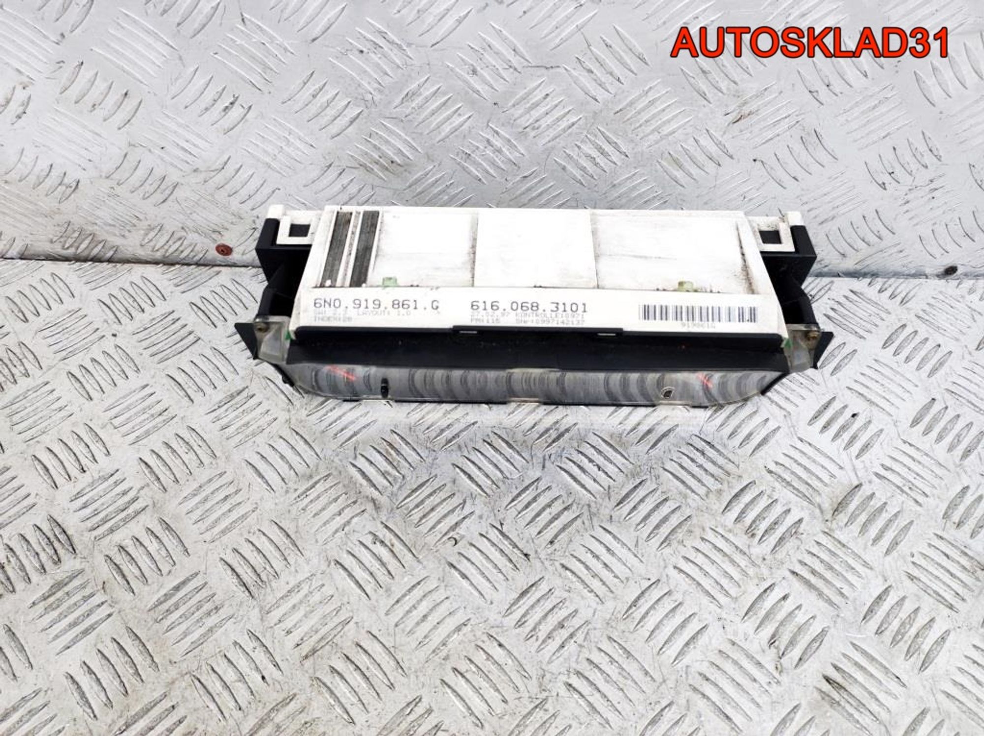 Панель приборов Volkswagen Polo 6N 6N0919861G, 3300 рублей, Дубовое