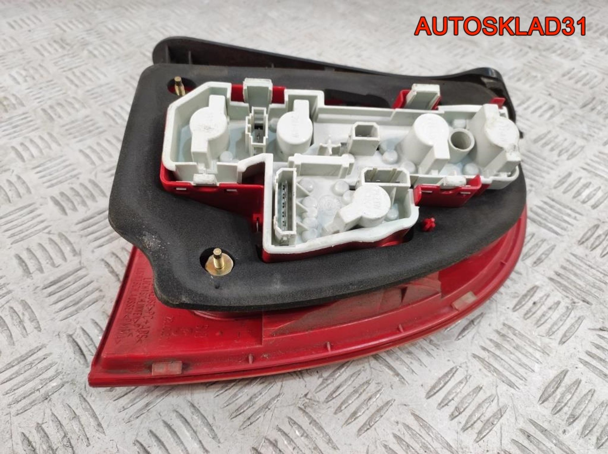 Фонарь задний левый VW Passat B5+ Седан 3B5945095AE, 7000 рублей, Дубовое