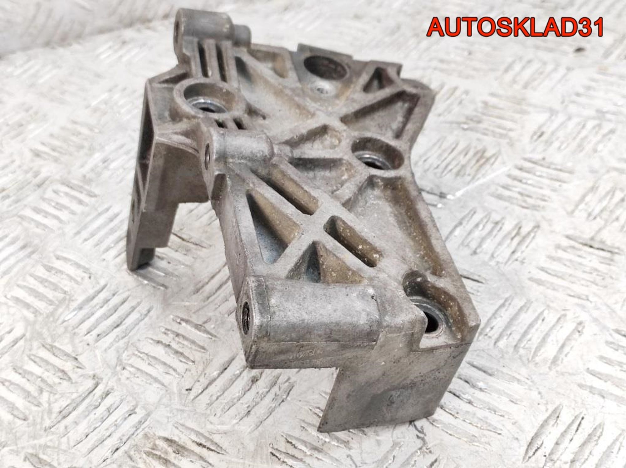 Кронштейн двигателя правый Renault Megane 2 1,5 K9K 8200101196, 1000 рублей, Дубовое