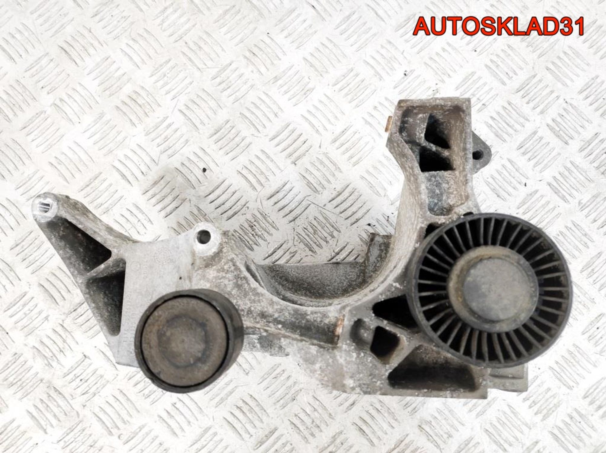 Кронштейн кондиционера BMW E90 2.0 N47D20A 11167802639, 1000 рублей, Дубовое