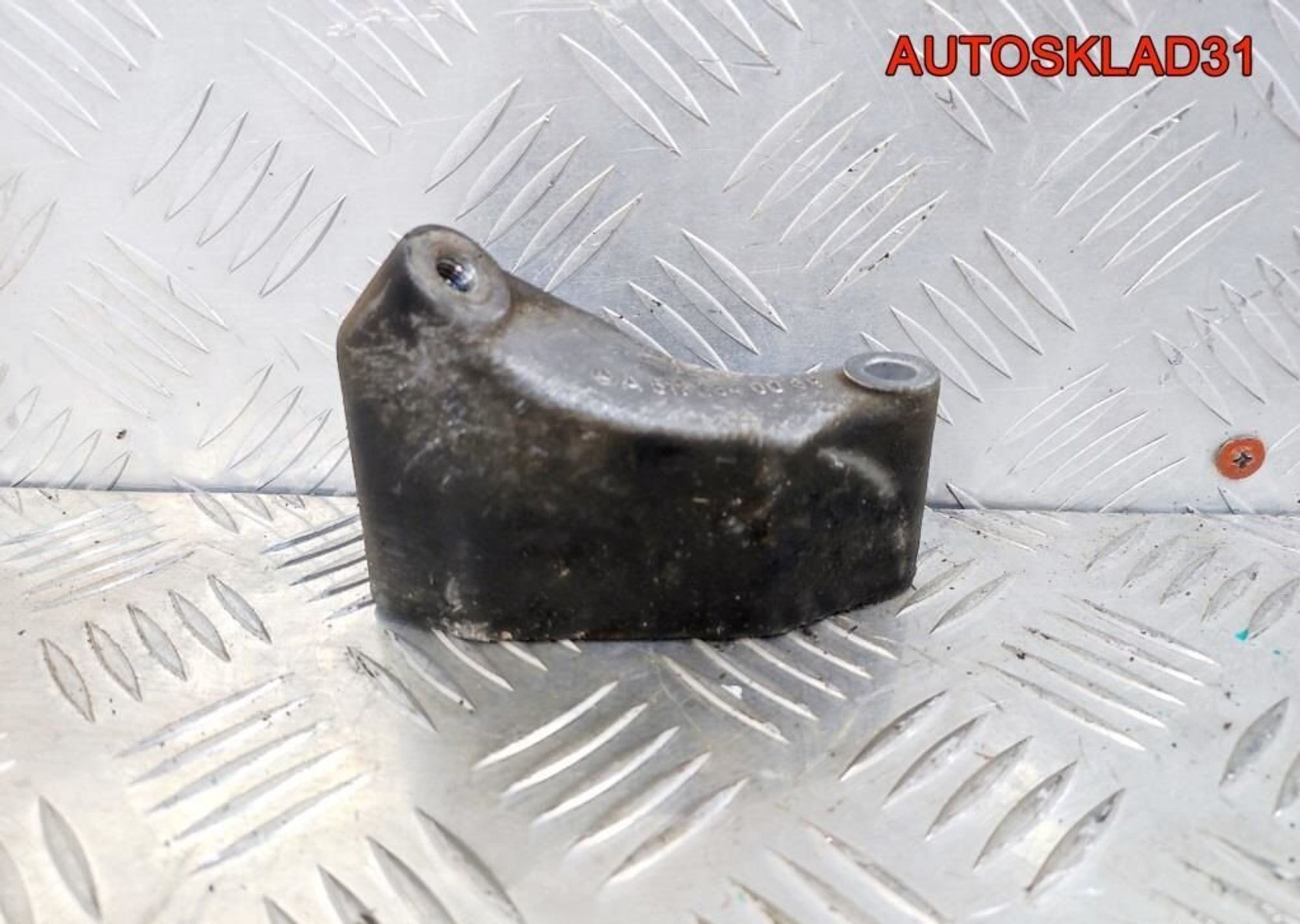 Кронштейн кондиционера Mercedes W202 A6112340039, 900 рублей, Дубовое