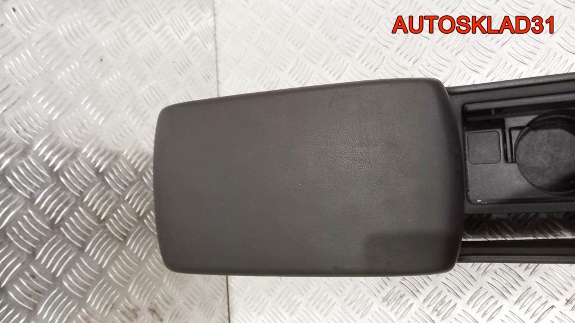 Подлокотник с консолью Mazda 3 BK BAN664420A02, 5000 рублей, Дубовое