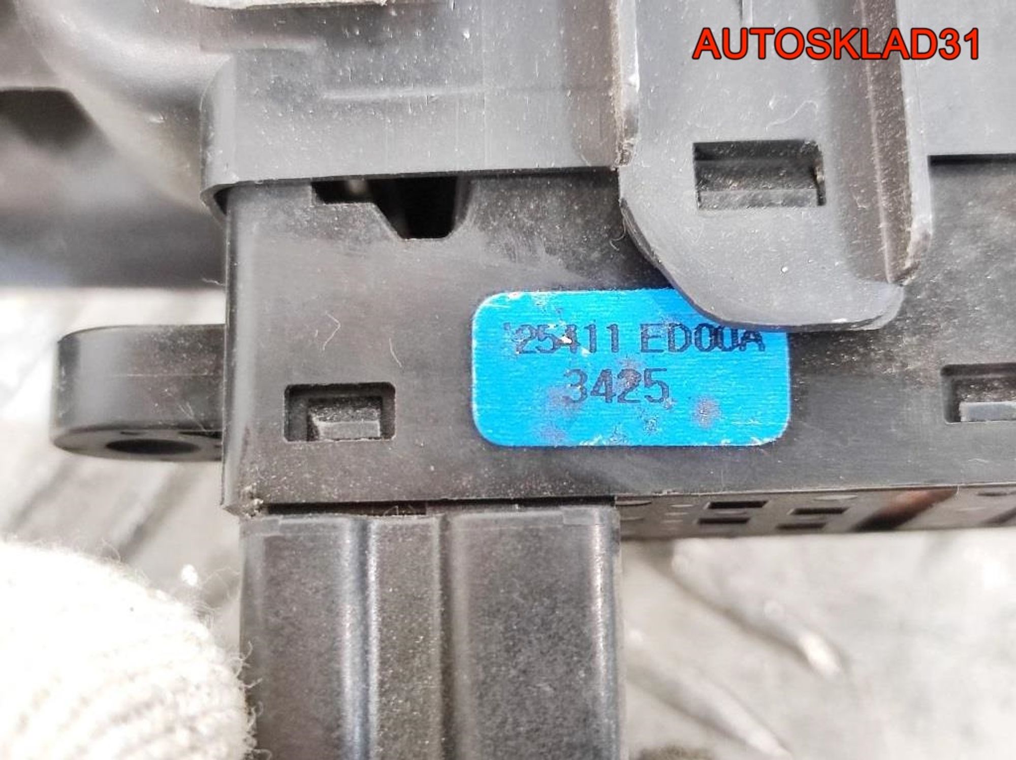 Кнопка стеклоподъемника Nissan Note E11 25411ED00A, 900 рублей, Дубовое