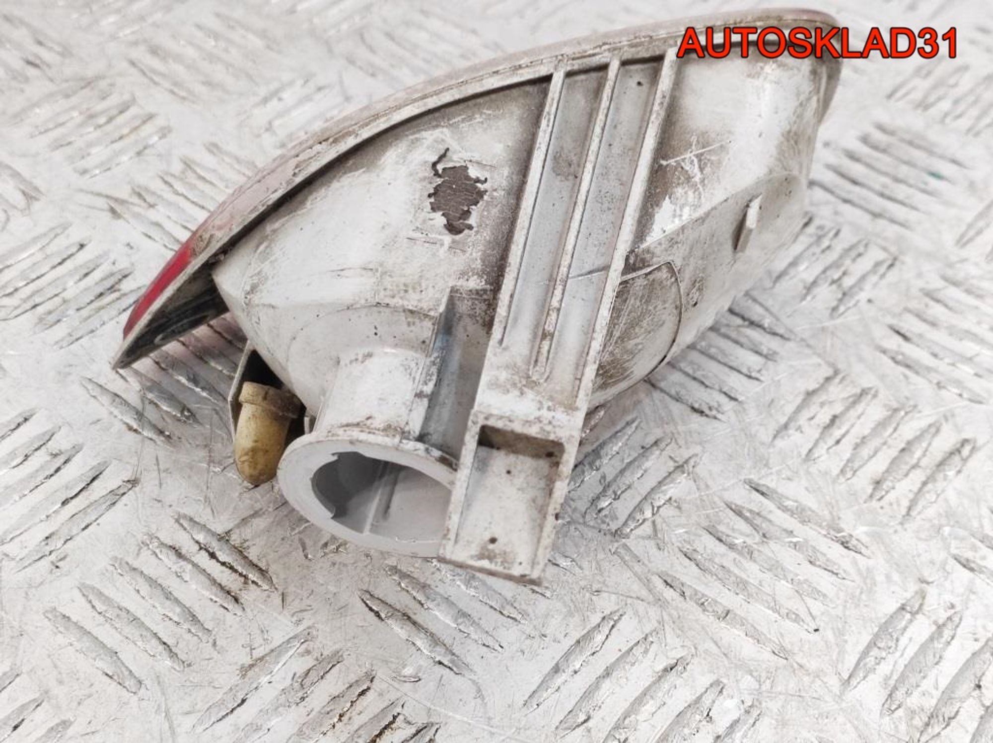 Фонарь задний в бампер левый Ford Focus 2 5M5115K273AA, 1200 рублей, Дубовое