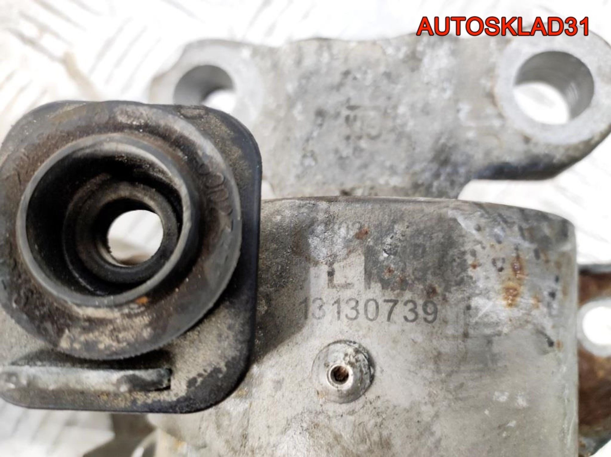 Опора двигателя правая Opel Corsa D 13130739, 1700 рублей, Дубовое