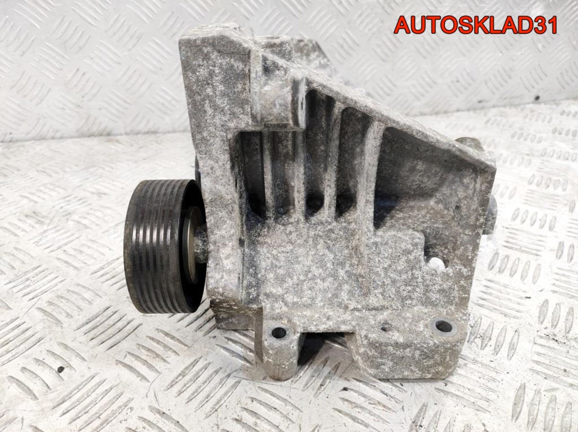 Кронштейн кондиционера BMW E90 2.0 N47D20A 11167802639, 1000 рублей, Дубовое