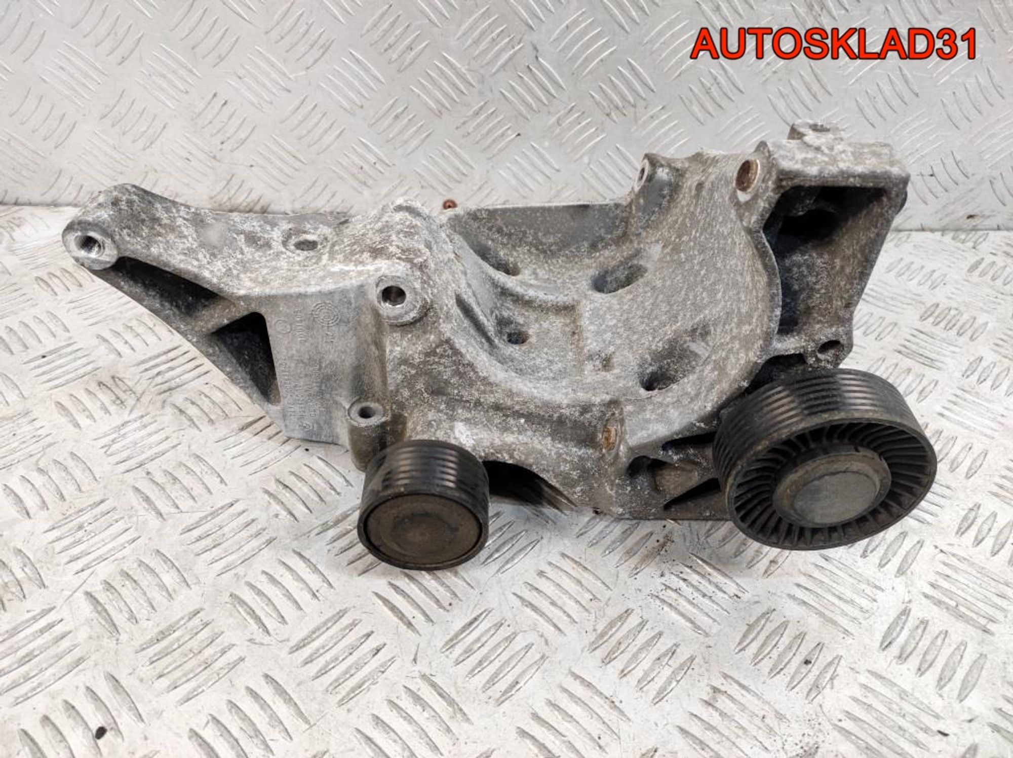 Кронштейн кондиционера BMW E90 2.0 N47D20A 11167802639, 1000 рублей, Дубовое