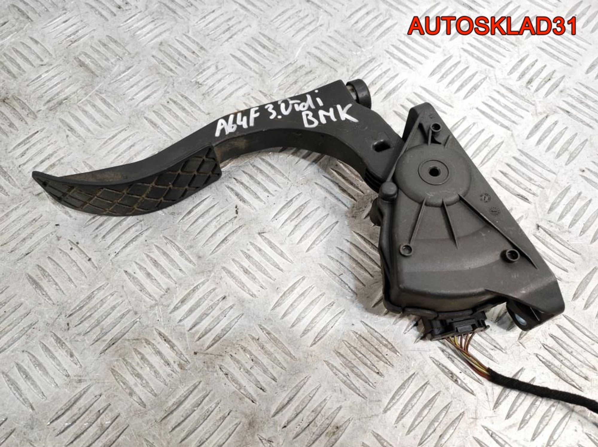 Педаль газа АКПП Audi A6 C6 4F  3.0 BMK 4F1723523A, 1400 рублей, Дубовое