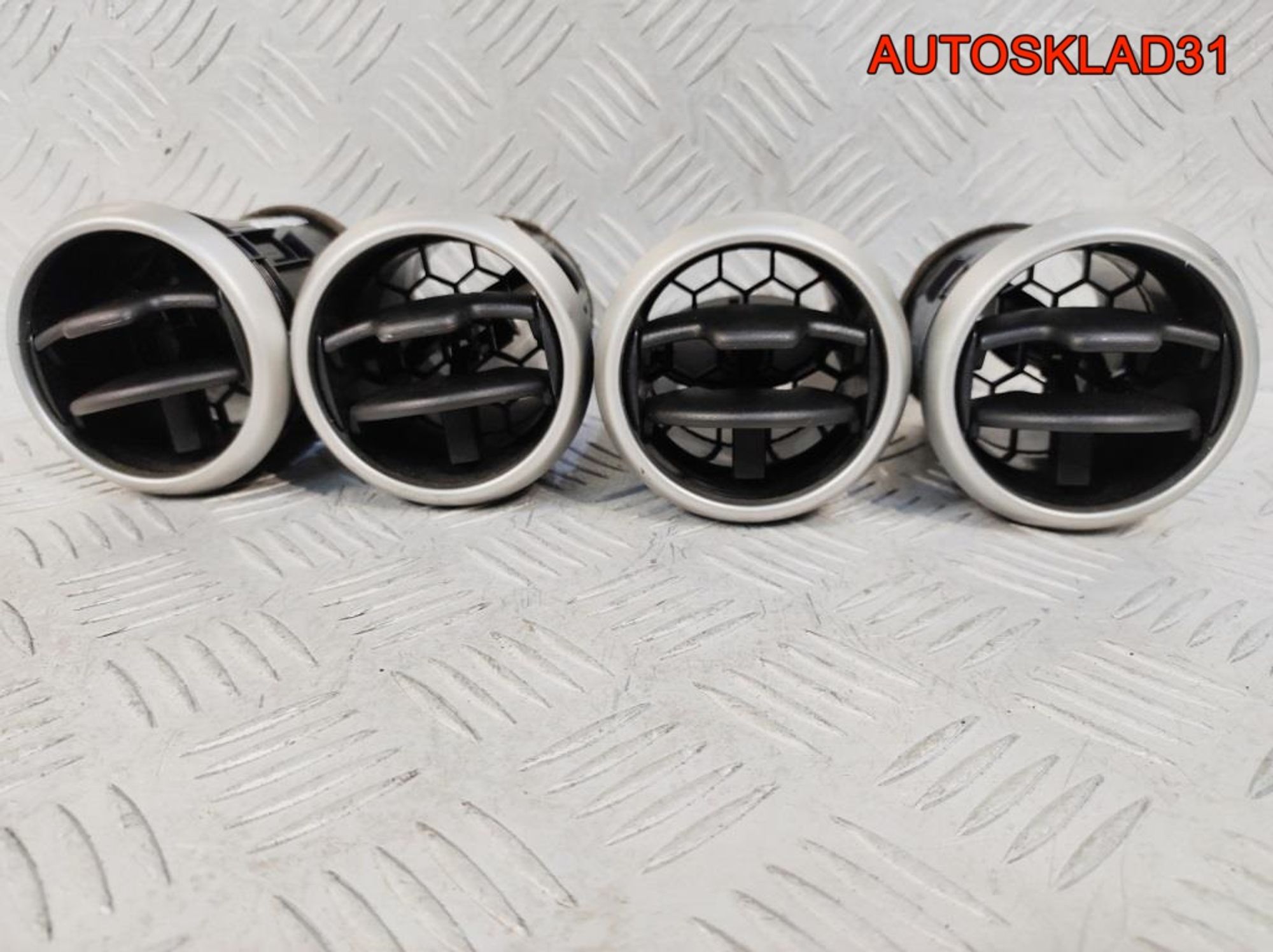 Дефлектор воздушный Nissan Qashqai J10 68760JD10A, 500 рублей, Дубовое