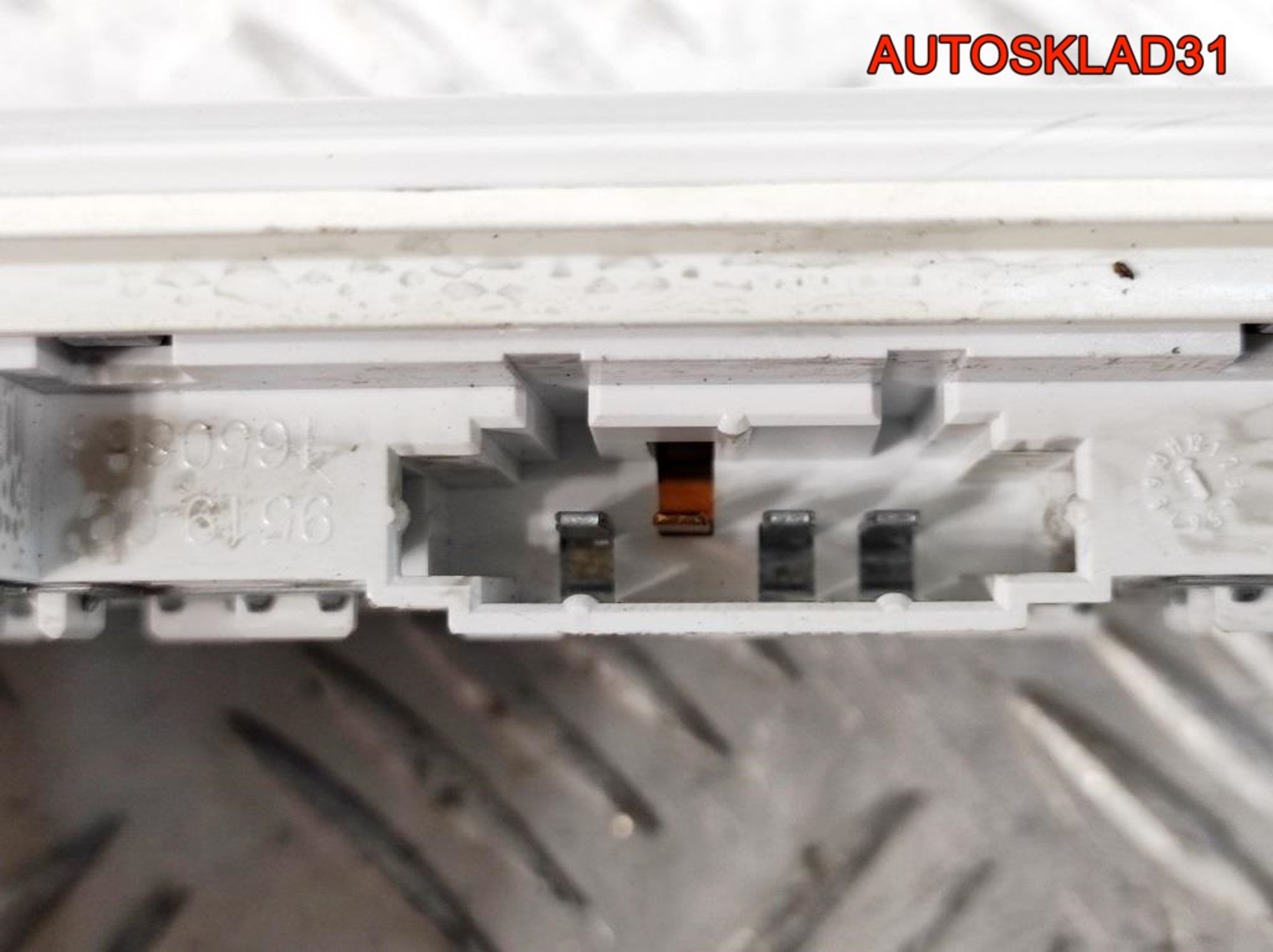 Плафон салона задний Mercedes GLK X204 A2048204901, 1400 рублей, Дубовое