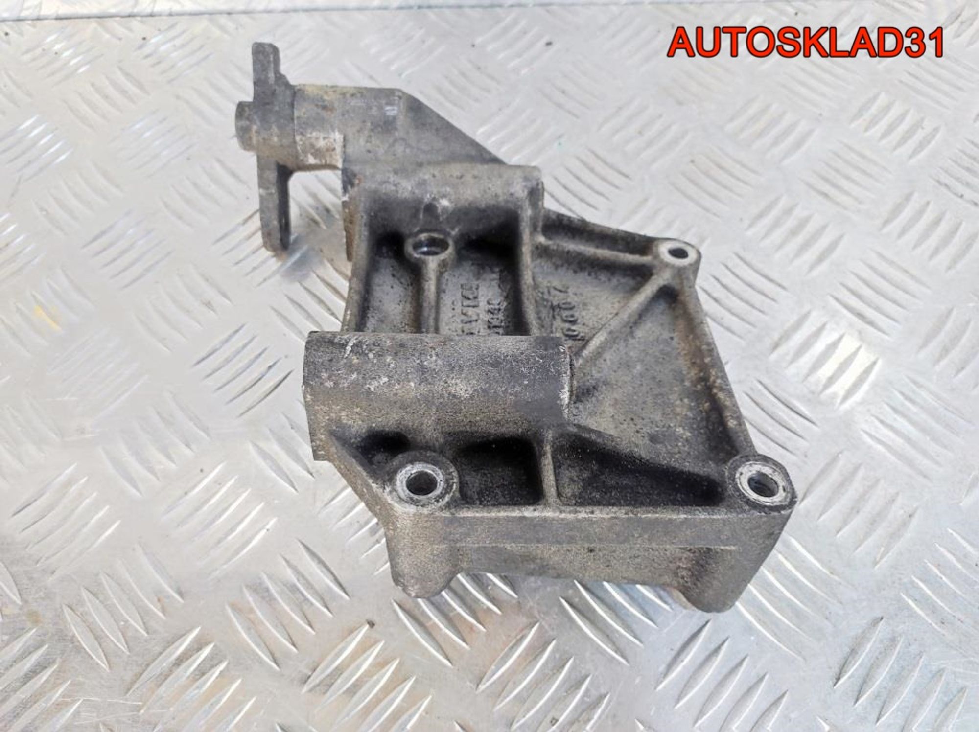 Кронштейн двигателя VW Passat B5 1,9 AFN Дизель, 900 рублей, Дубовое