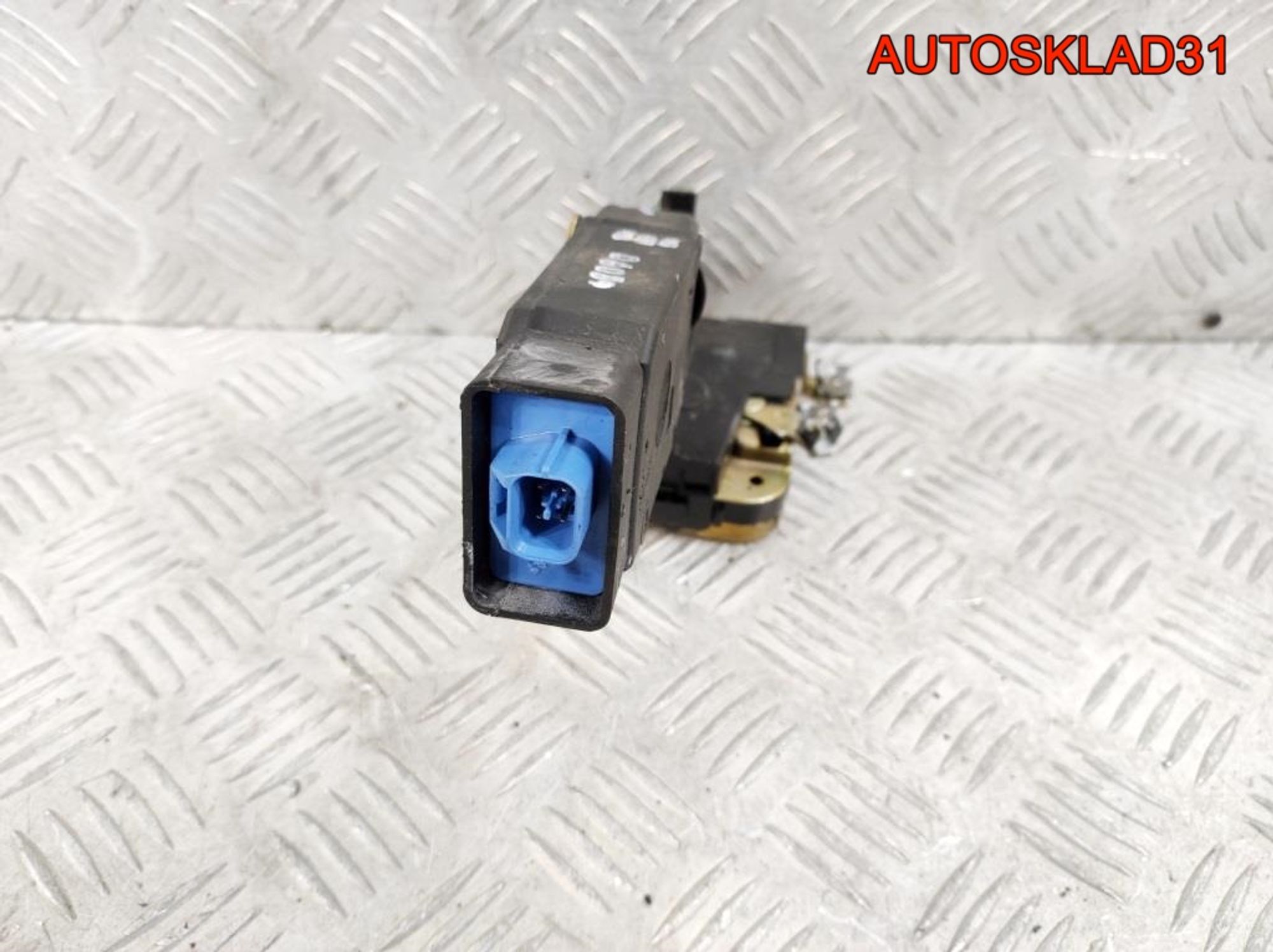 Замок двери передней левой Mitsubishi Carisma DA, 1400 рублей, Дубовое