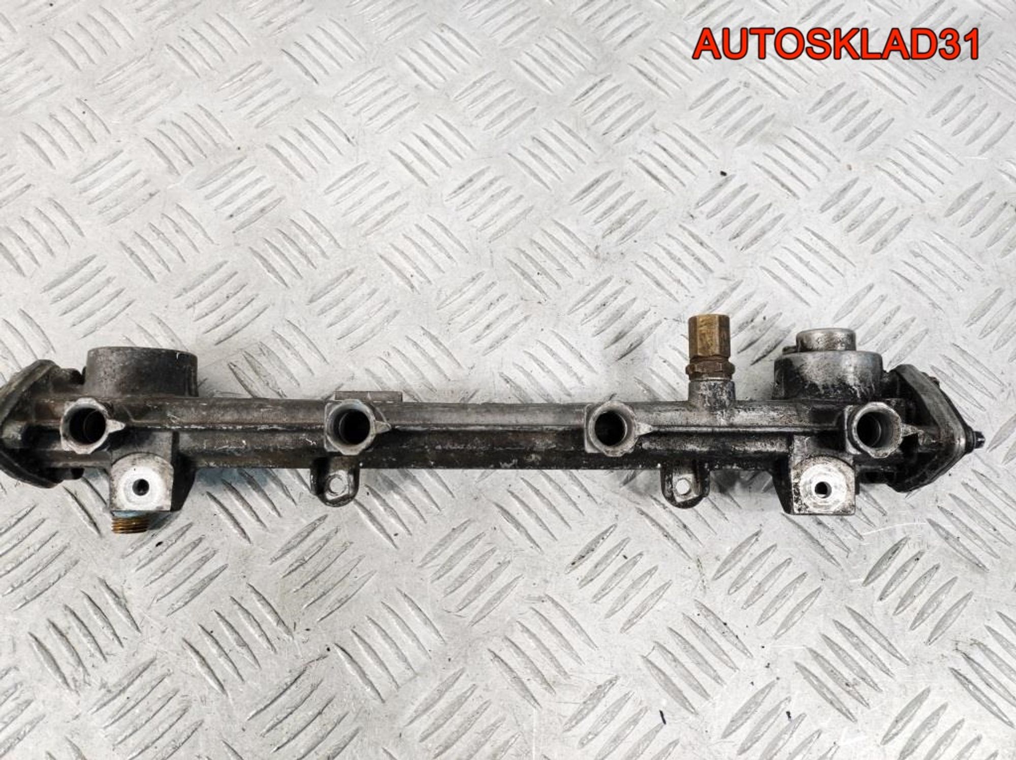 Рейка топливная Mercedes W202 111.978 A1110780745, 900 рублей, Дубовое