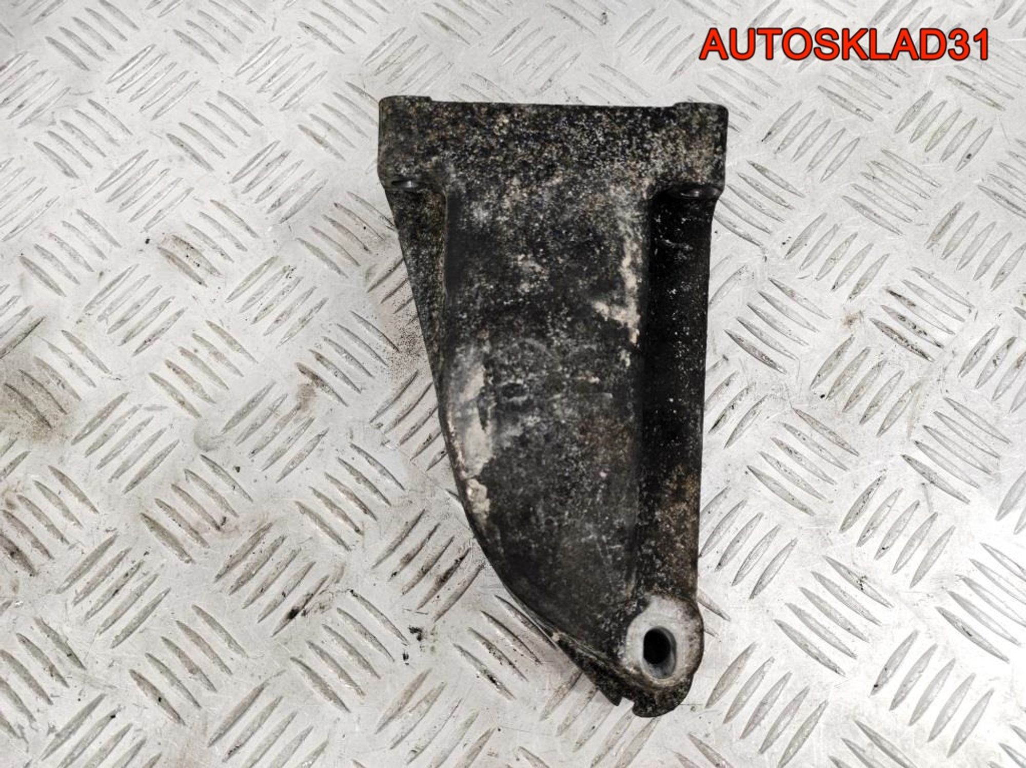 Кронштейн двигателя правый Mercedes W220 3.2 613.960 A6132230804, 500 рублей, Дубовое