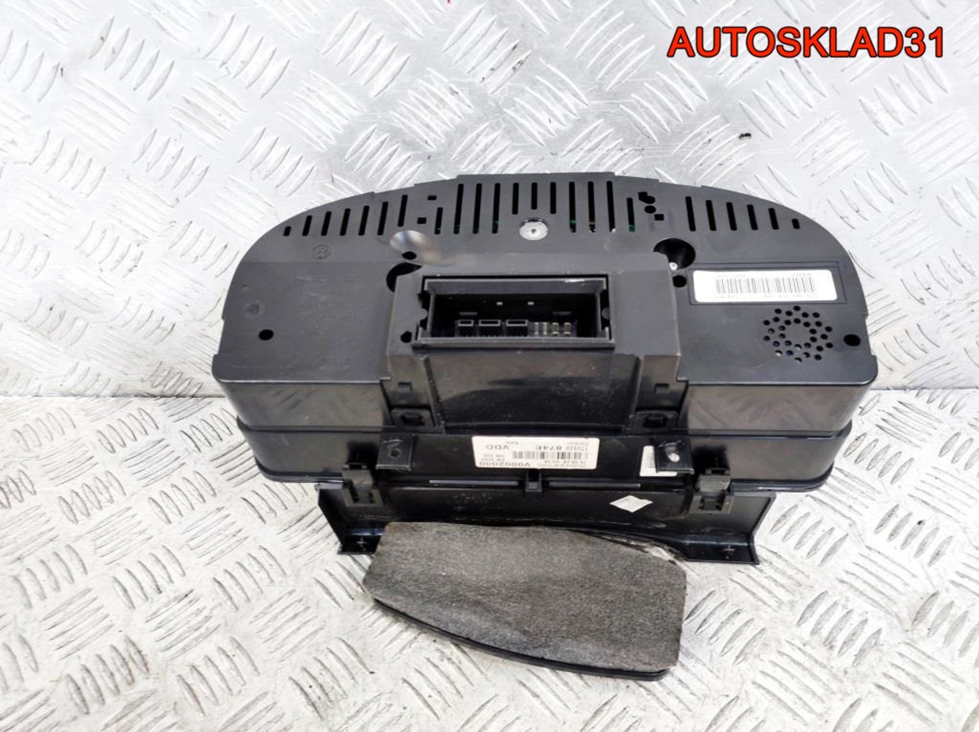 Панель приборов VW Touran 1T0920874E Бензин, 8100 рублей, Дубовое