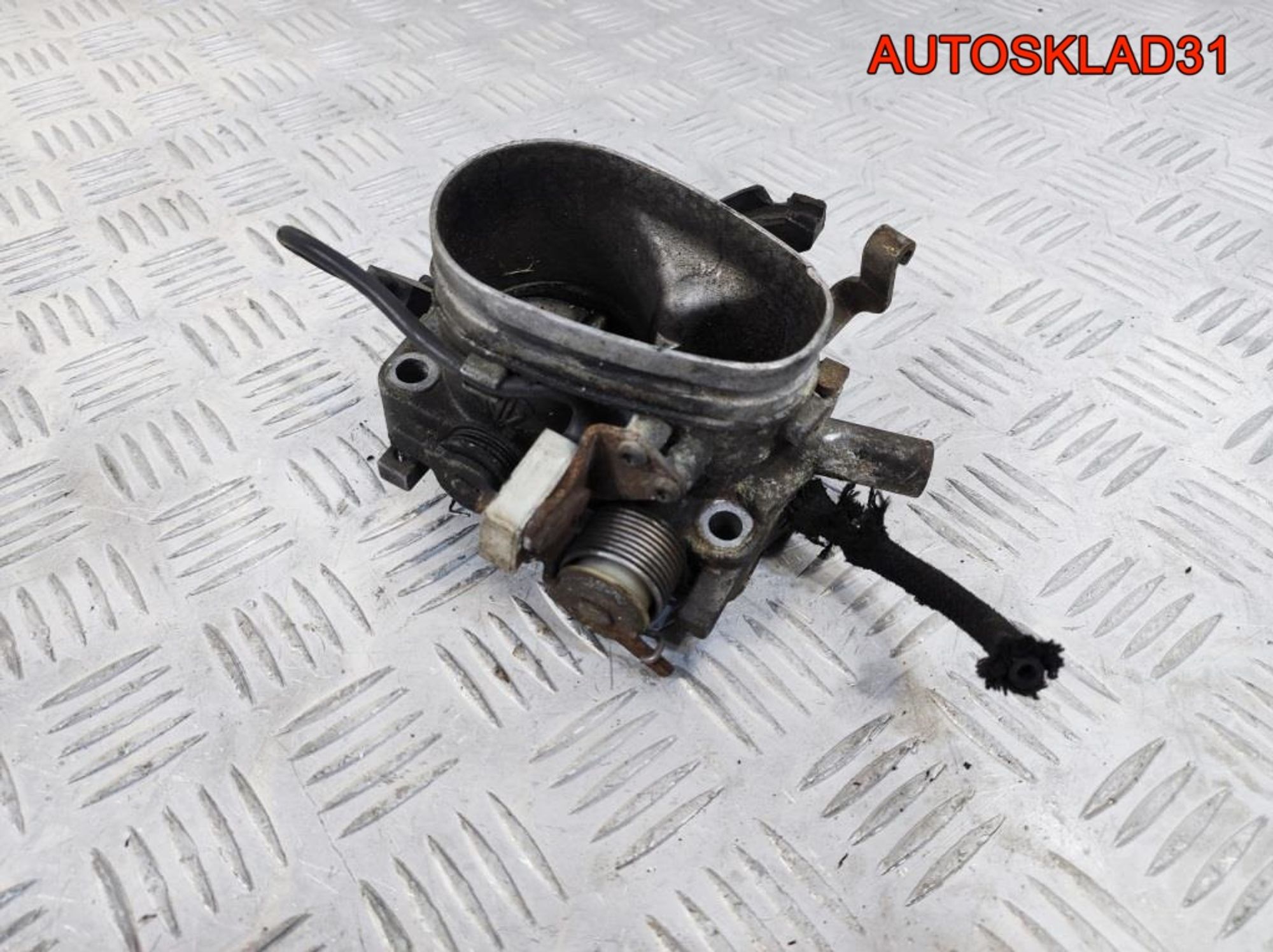 Заcлонкa дpoccельная Audi 100 C3 2.2 KU Бензин, 2900 рублей, Дубовое