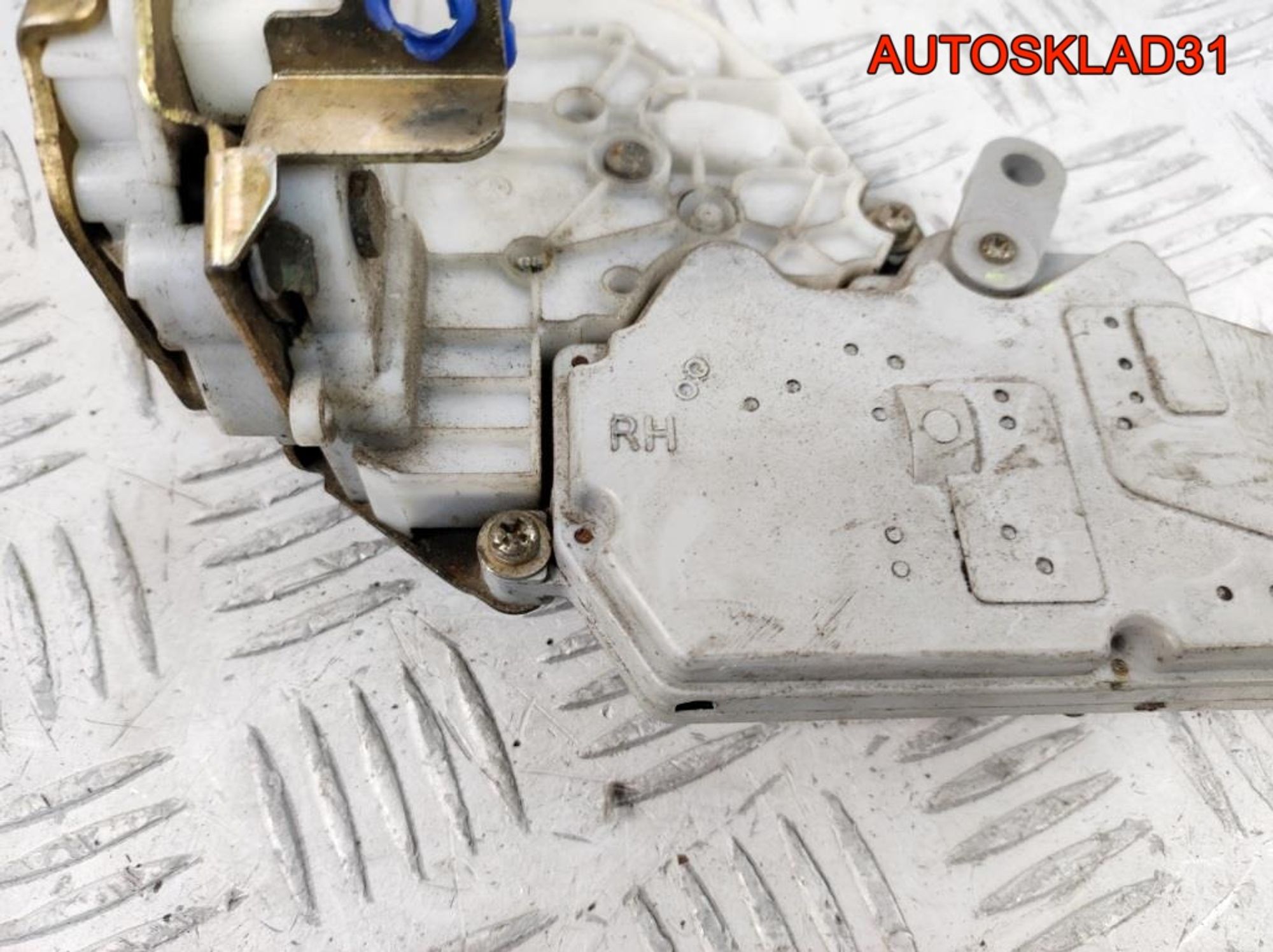 Замок двери задней правой Nissan Primera P11 825022F000, 1000 рублей, Дубовое