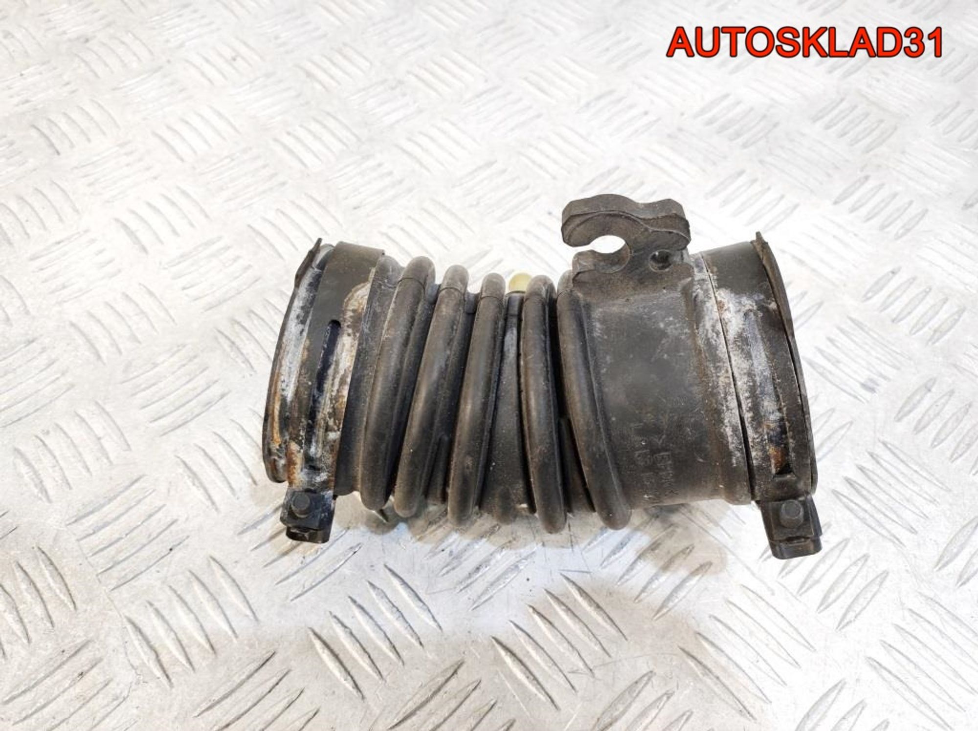 Патрубок воздушного фильтра Mazda 6 GG L81313221A, 900 рублей, Дубовое