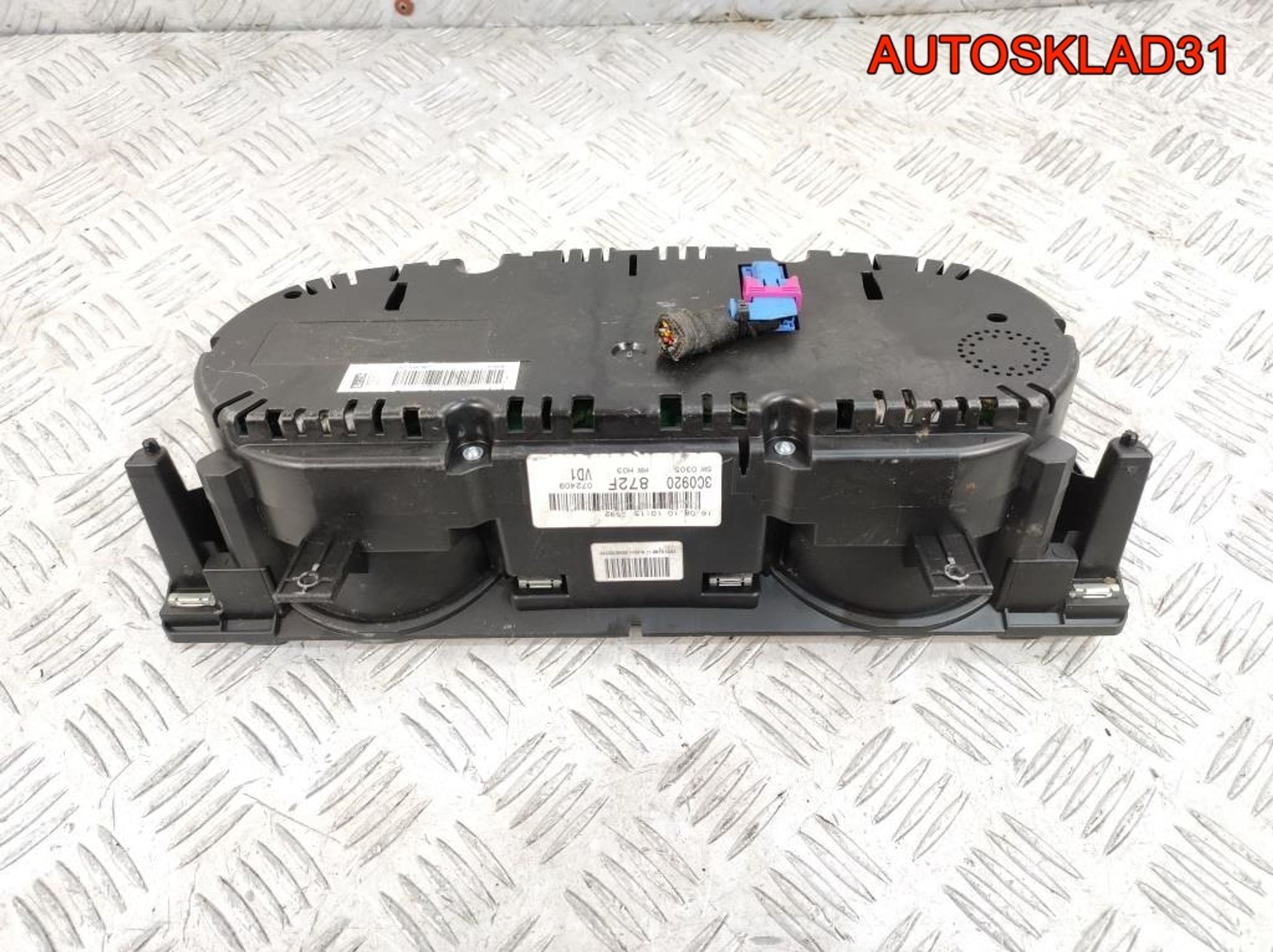 Панель приборов VW Passat B6 3C0920872F Бензин, 5500 рублей, Дубовое