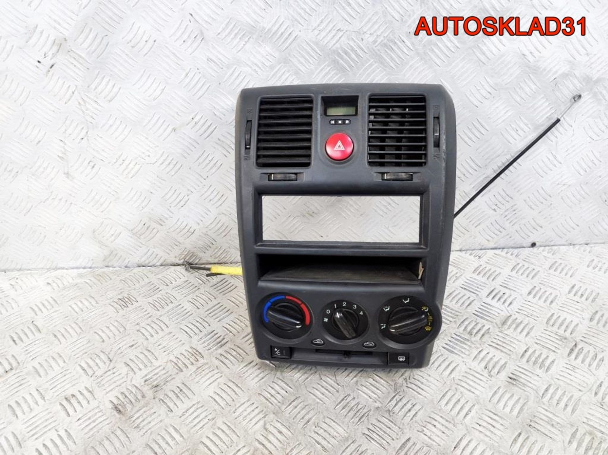 Рамка магнитолы в сборе Hyundai Getz 847401C550, 4100 рублей, Дубовое