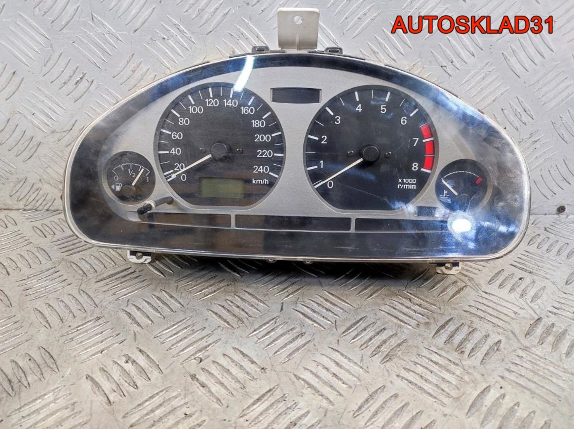 Панель приборов Mitsubishi Carisma MR916027 Бензин, 3300 рублей, Дубовое