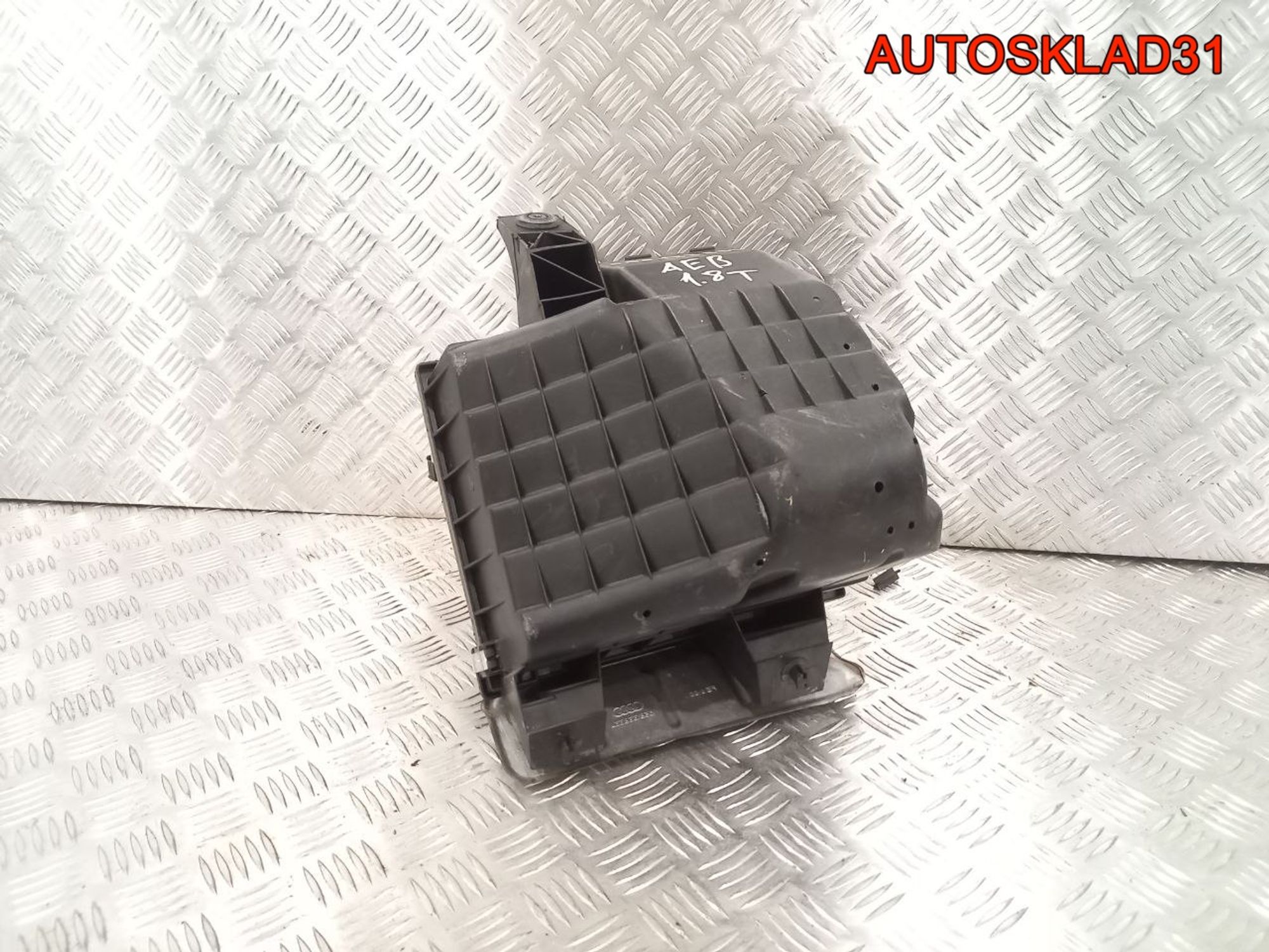 Корпус воздушного фильтра VW Passat B5 058133837R, 1400 рублей, Дубовое