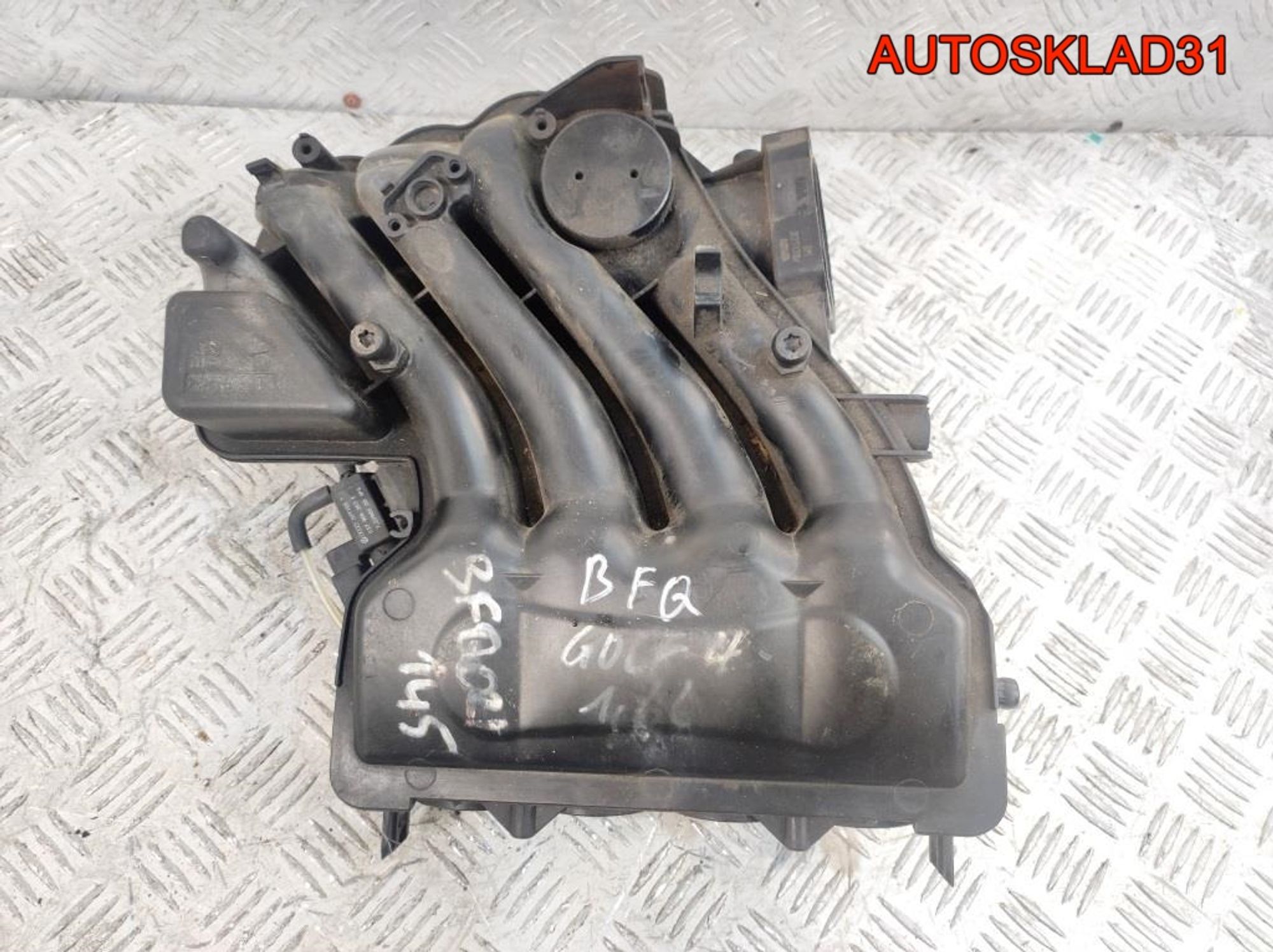 Коллектор впускной верхняя часть VW Golf 4 1,6 BFQ 06A133203BM, 8000 рублей, Дубовое
