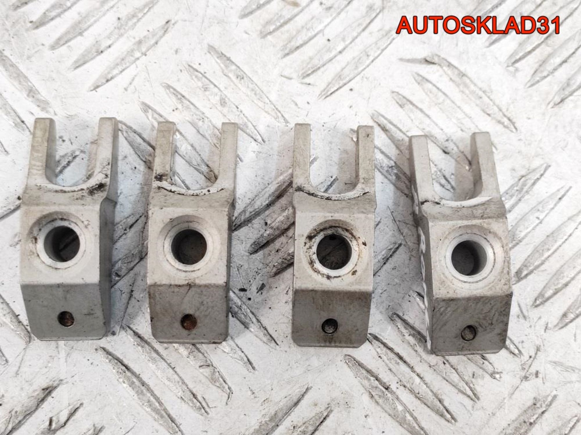 Кронштейны форсунок Alfa Romeo Giulietta 3 1,6 955 A3.000 Дизeль, 1500 рублей, Дубовое