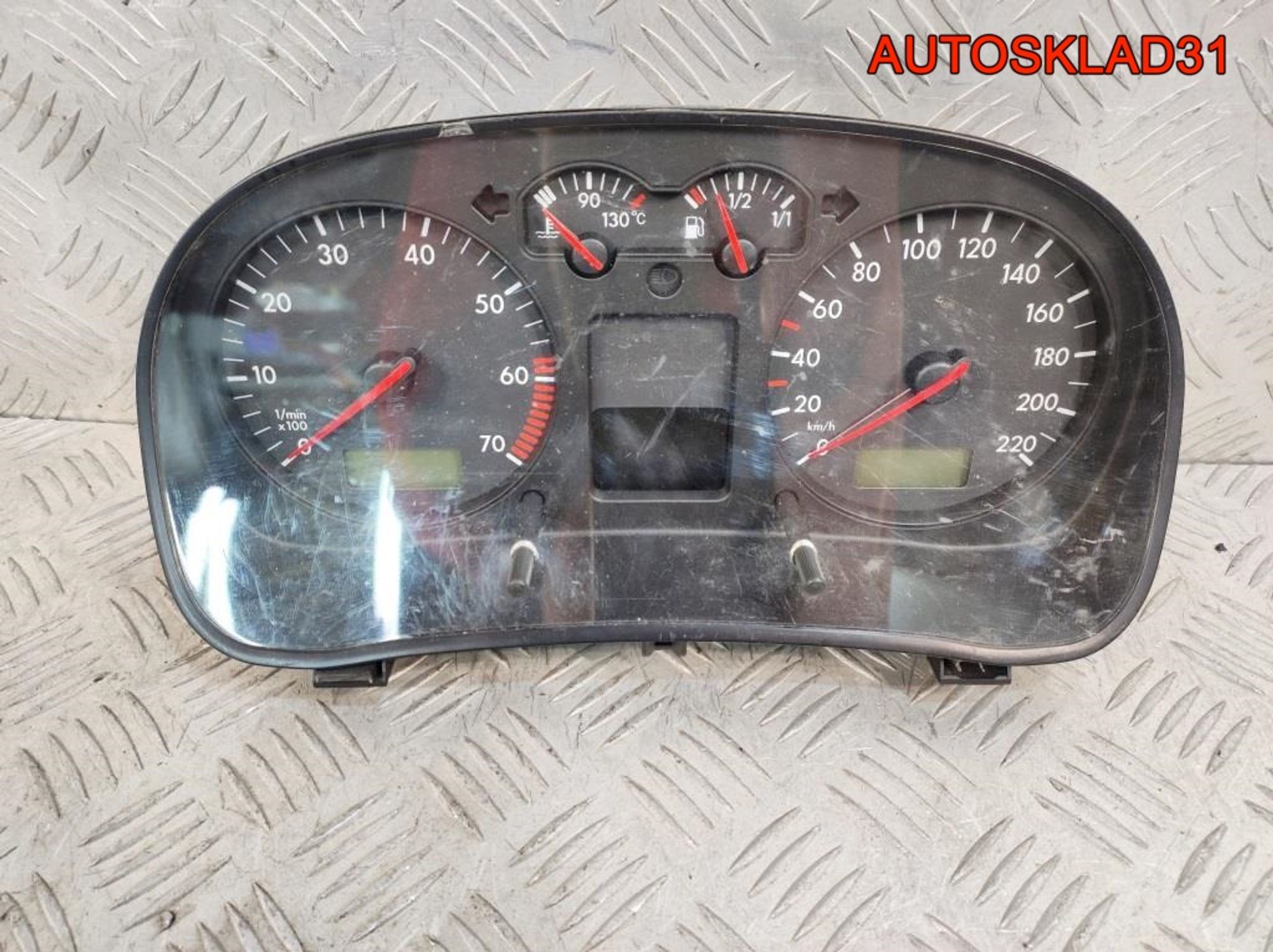 Панель приборов VW Golf 4 1J0920825 Бензин, 4500 рублей, Дубовое