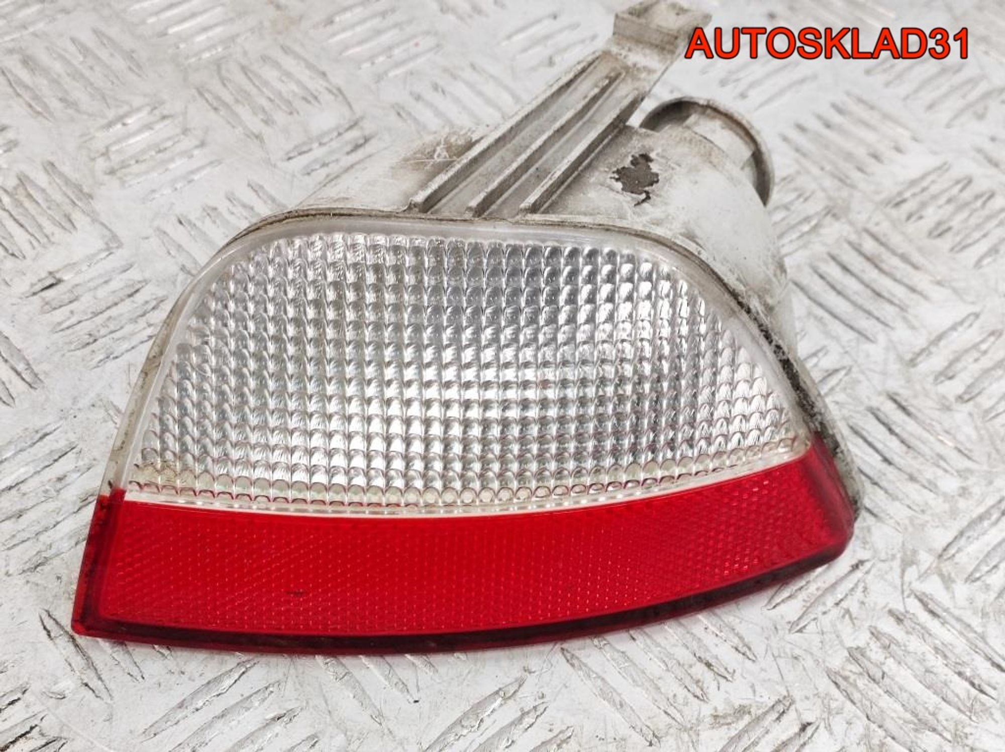 Фонарь задний в бампер левый Ford Focus 2 5M5115K273AA, 1200 рублей, Дубовое