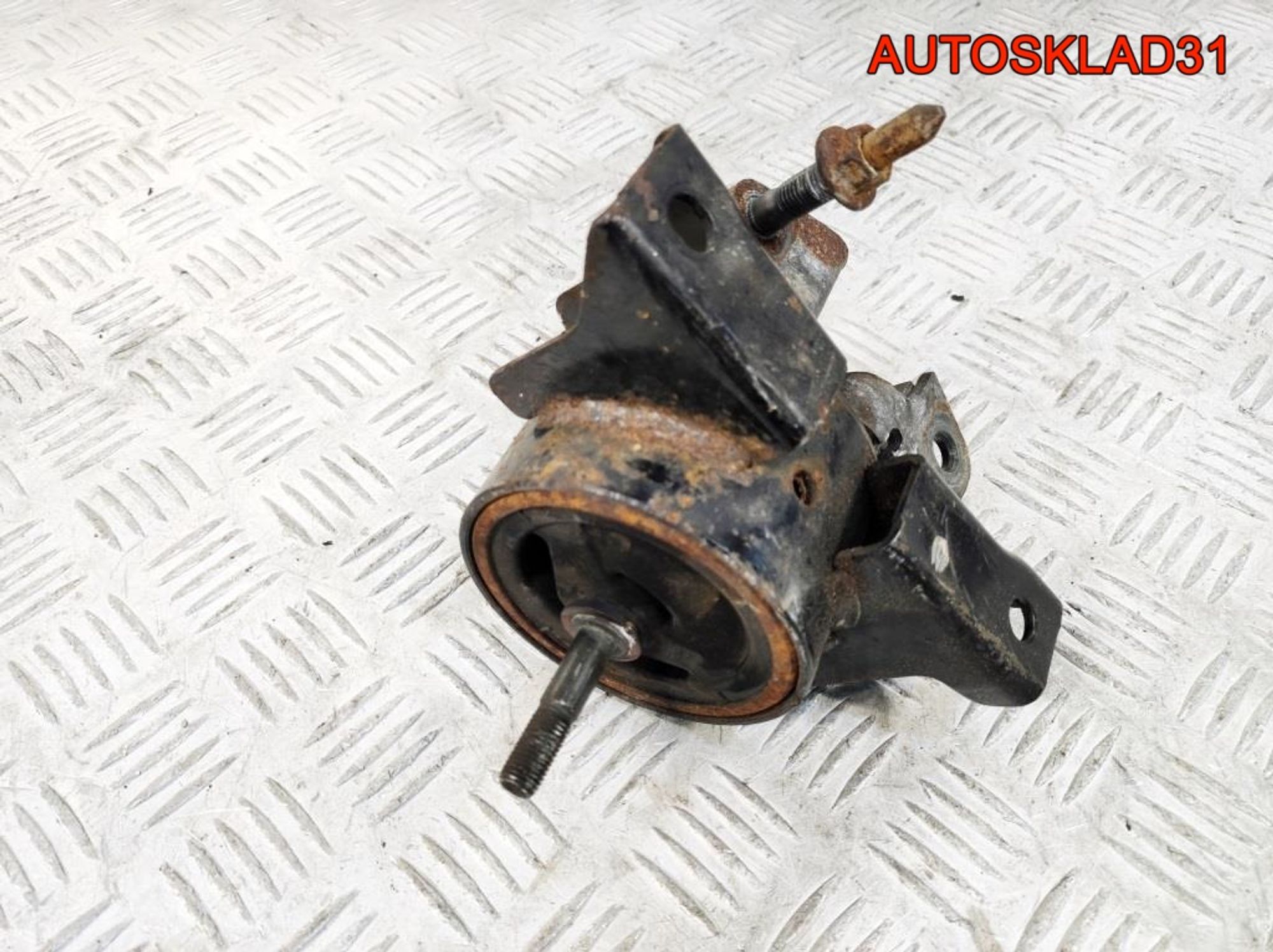 Опора двигателя правая Nissan Primera P12 1,8 QG18, 1300 рублей, Дубовое