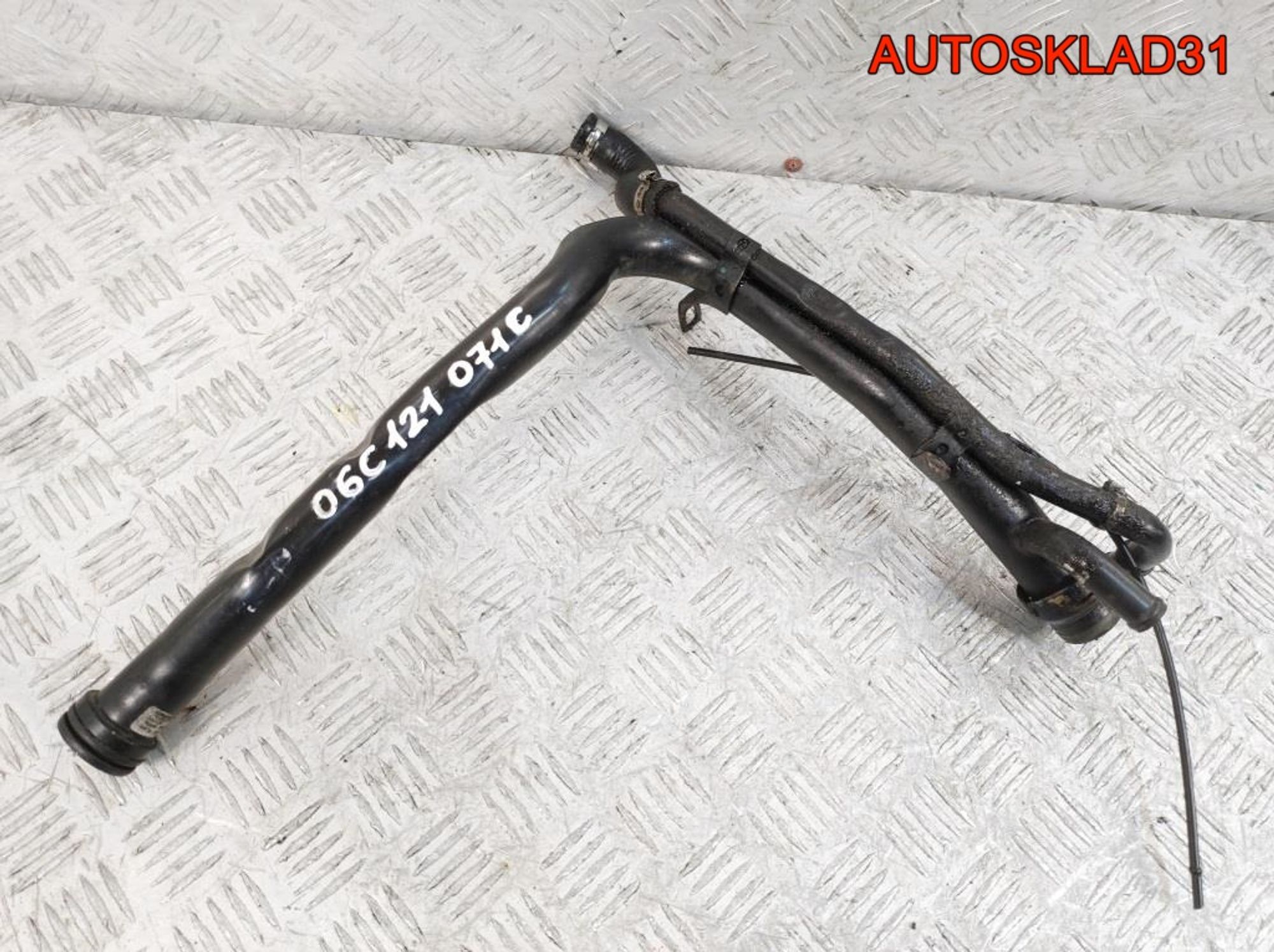 Трубка охлаждающей жидкости Audi A6 C5 3,0 BBJ 06C121071C, 1000 рублей, Дубовое