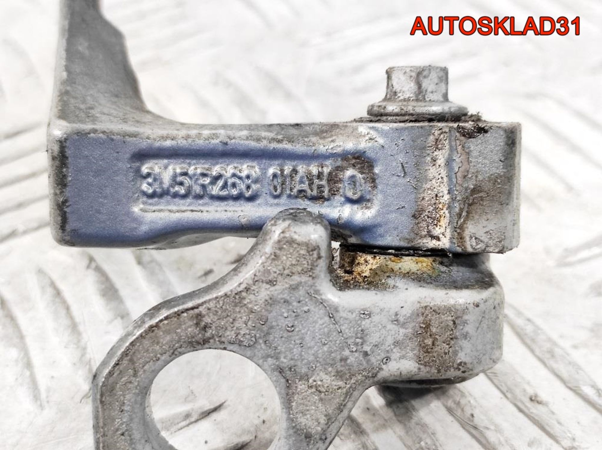 Петля двери задней левой верхняя Ford Focus 2, 900 рублей, Дубовое