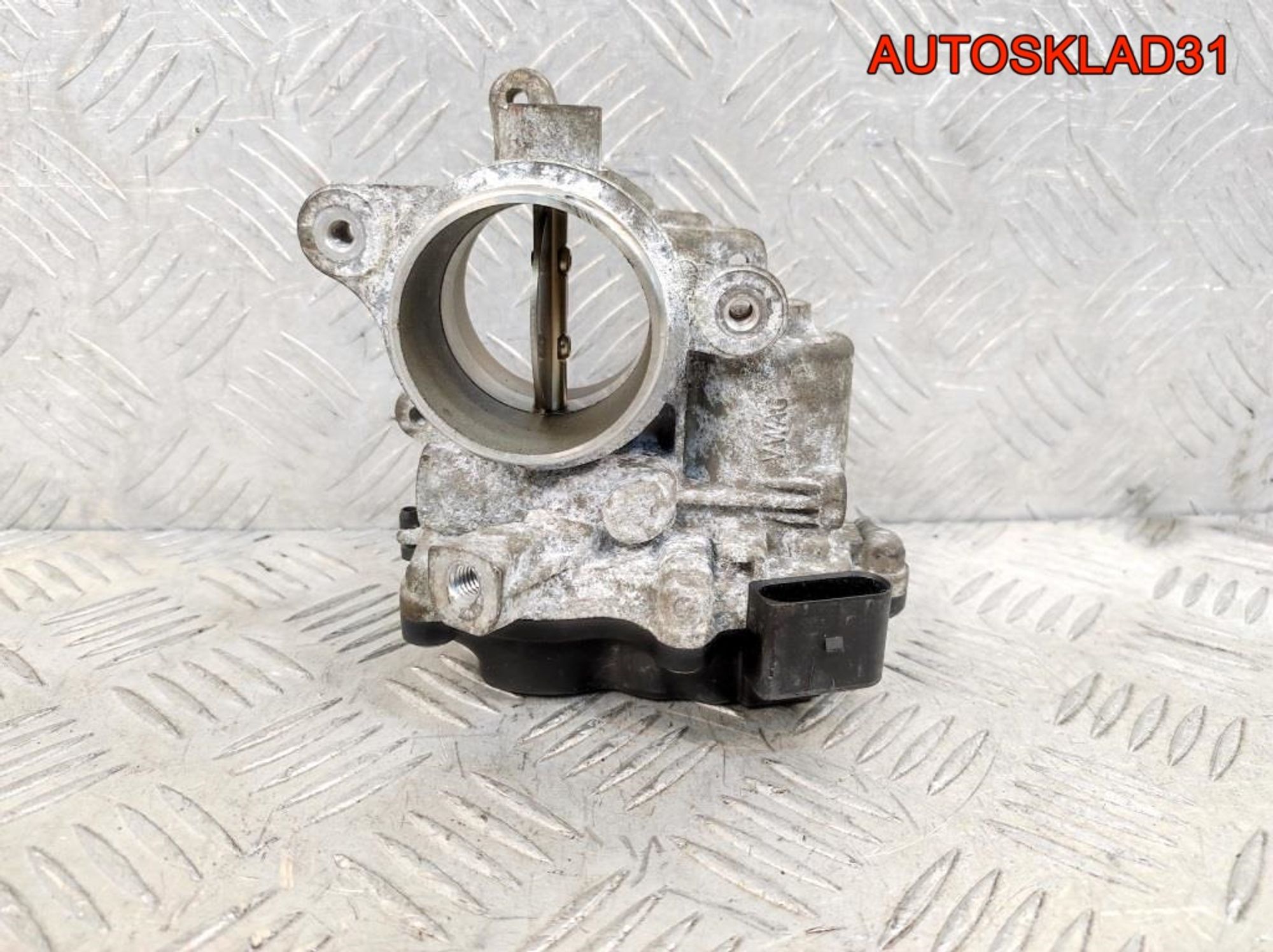 Заслонка дроссельная  VW Passat B8 2,0 Дизель 04L128063AA, 7000 рублей, Дубовое