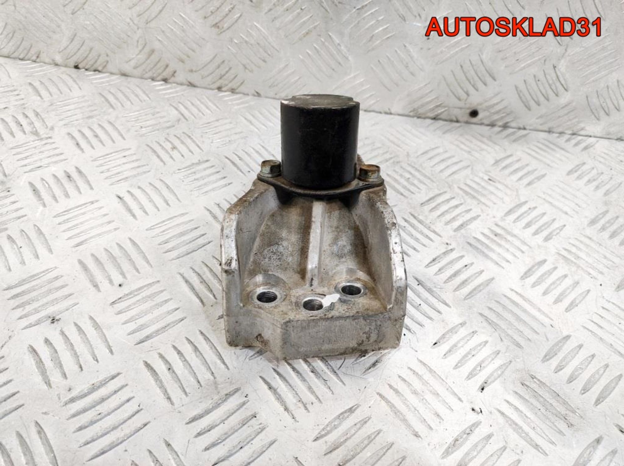 Кронштейн двигателя правый Hyundai Getz 1,1 G4HG, 1400 рублей, Дубовое