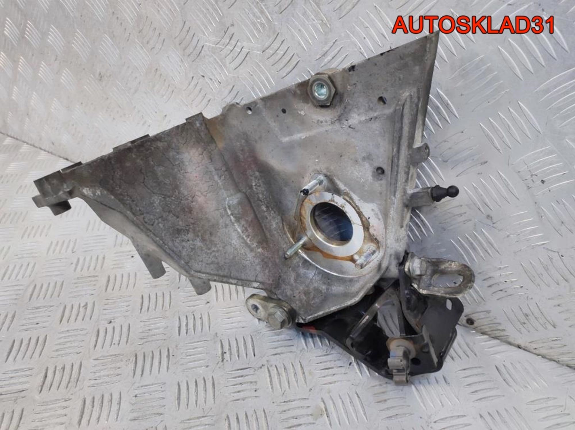 Кронштейн ТНВД Opel Astra J 2,0 A20DTH 55574721, 1300 рублей, Дубовое