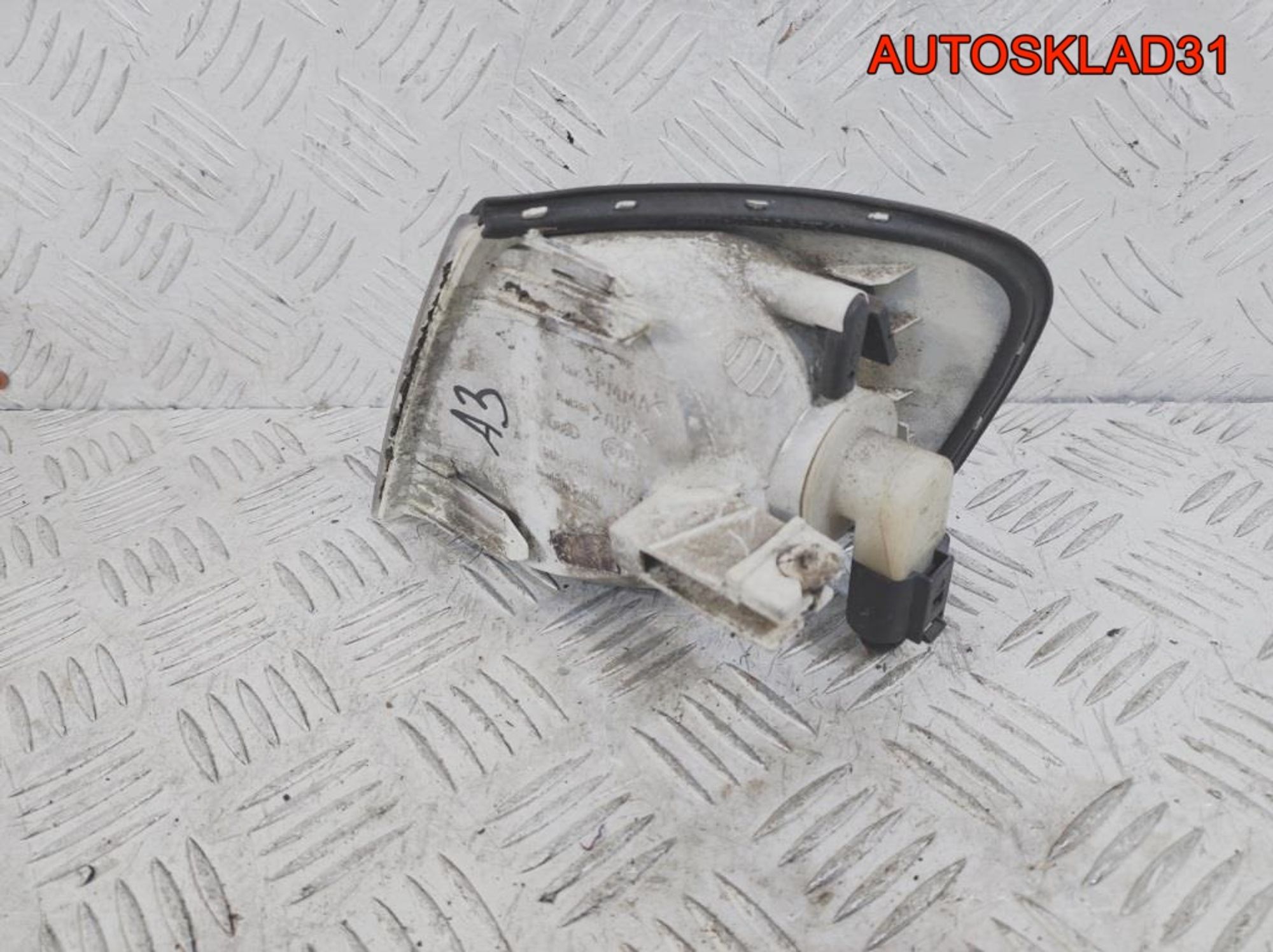 Указатель поворота правый белый Audi A3 8L0953050, 500 рублей, Дубовое
