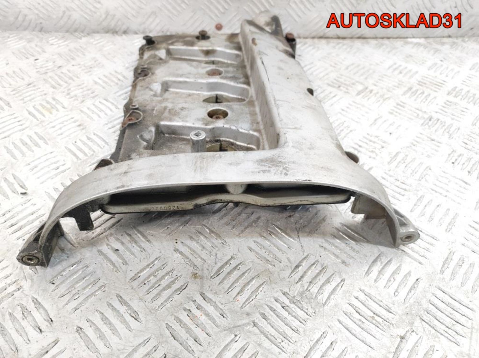 Крышка клапанная правая Audi A4 B6 3,0 ASN 06C103472G, 1500 рублей, Дубовое