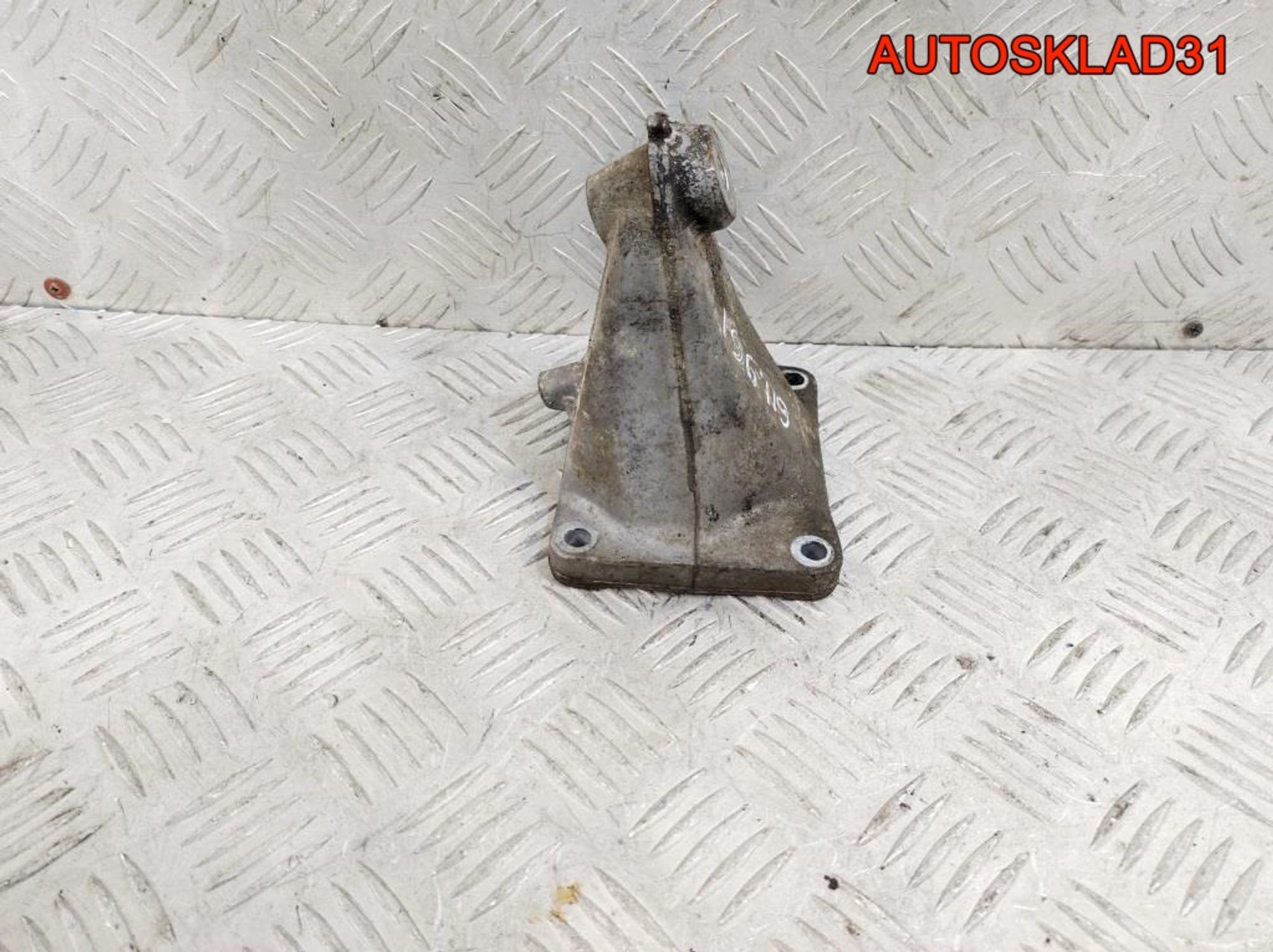 Кронштейн двигателя правый Mercedes Benz W210 2.2 CDI A6042230004, 900 рублей, Дубовое