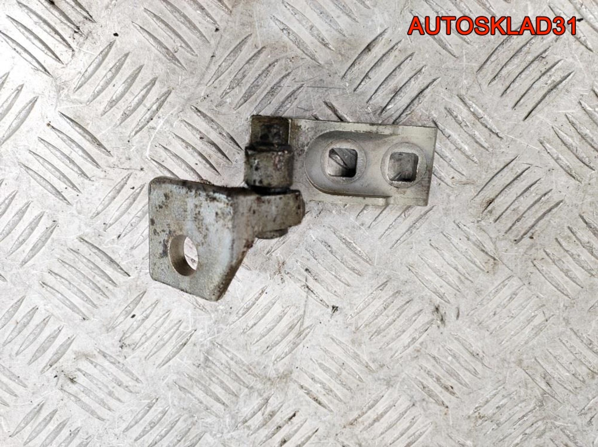 Петля двери передней левой верхняя Opel Corsa D 13180565, 600 рублей, Дубовое