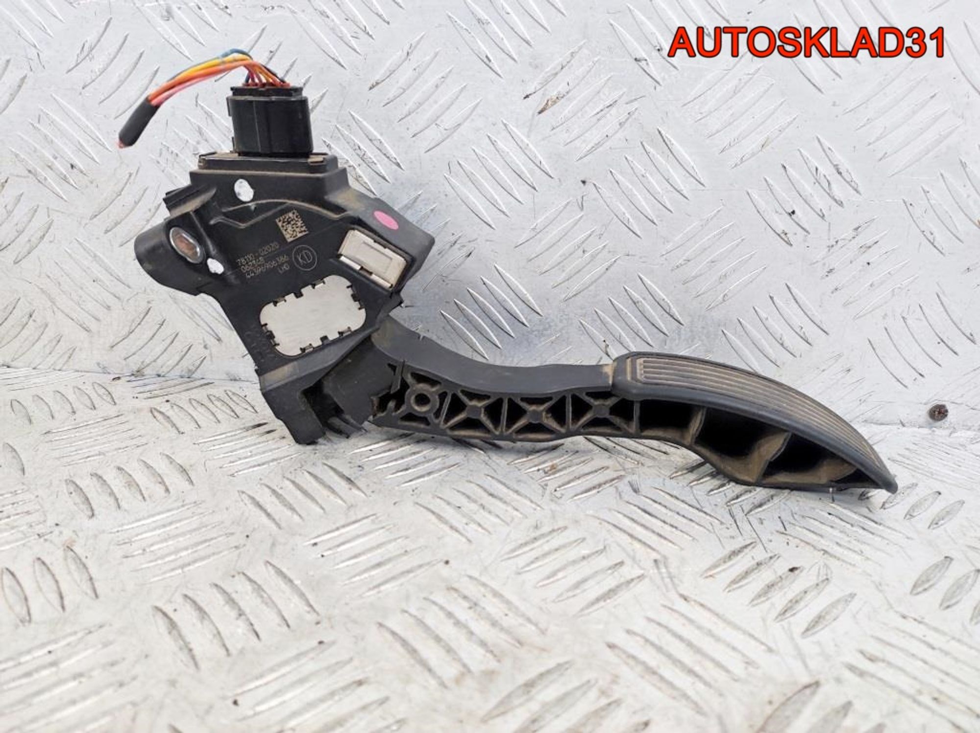 Педаль газа Toyota Auris 7811002020 Бензин, 1700 рублей, Дубовое