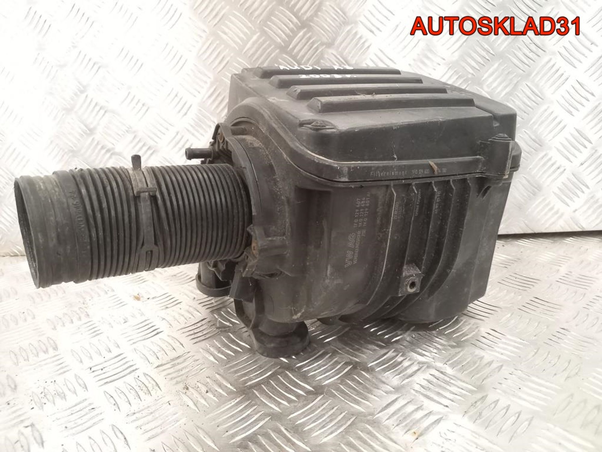 Корпус воздушного фильтра Audi A3 8P 1F0129607, 2300 рублей, Дубовое