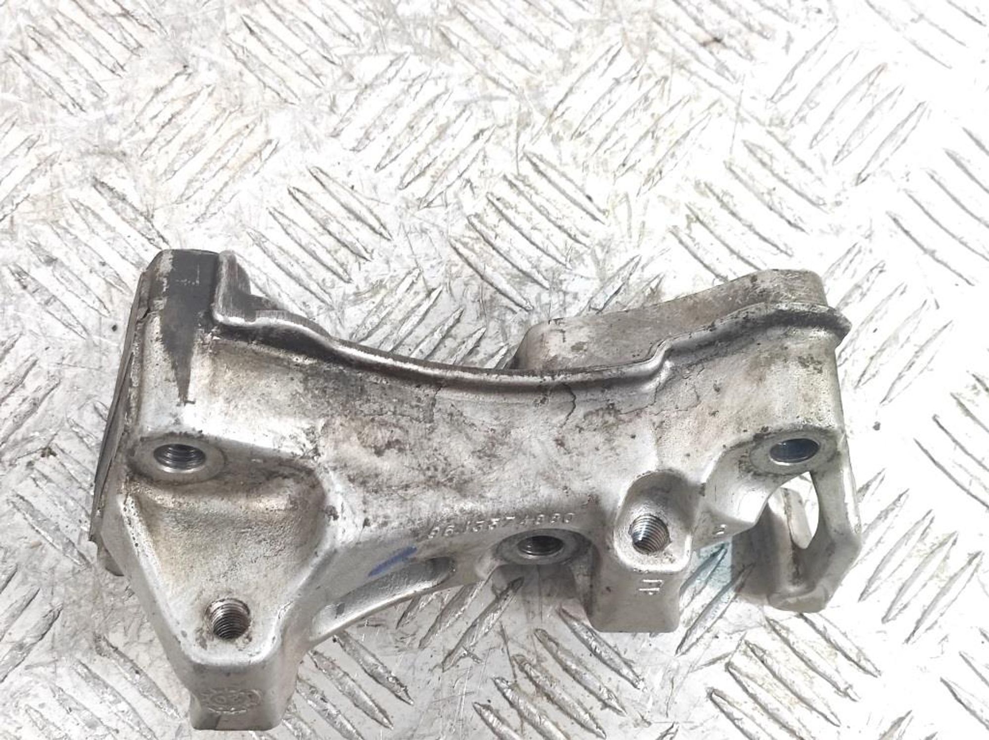 Кронштейн двигателя правый Ford Focus 2 1,6 Дизель 9643574880, 800 рублей, Дубовое