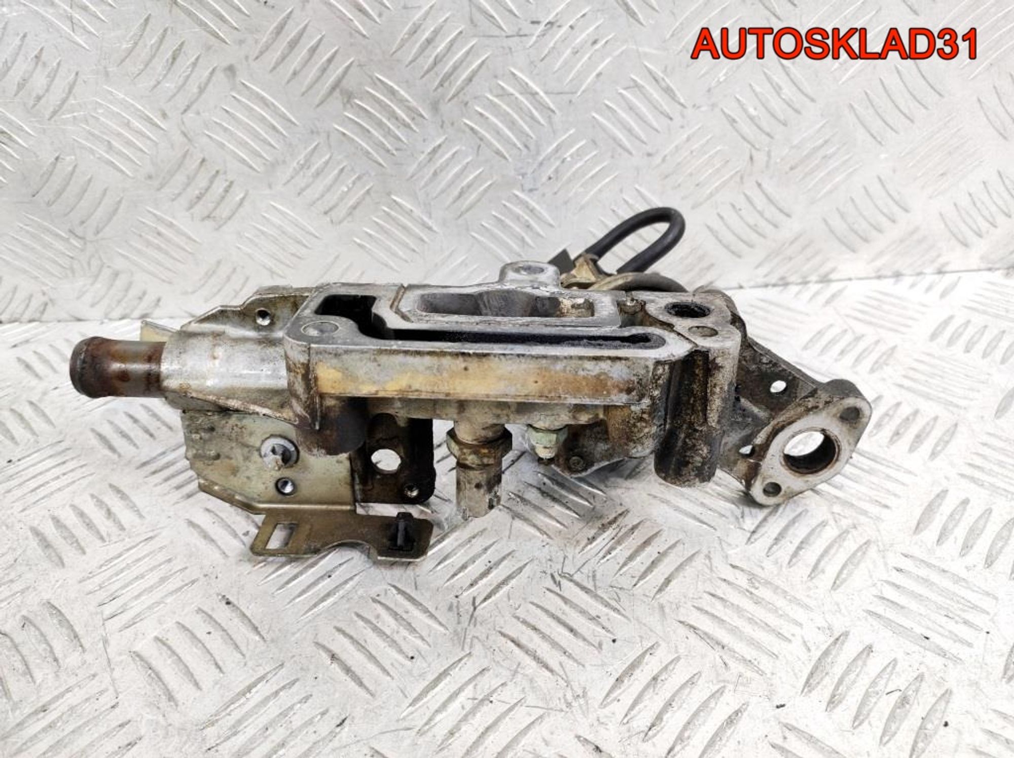 Фланец системы охлаждения Opel Vectra B 90501694, 1400 рублей, Дубовое