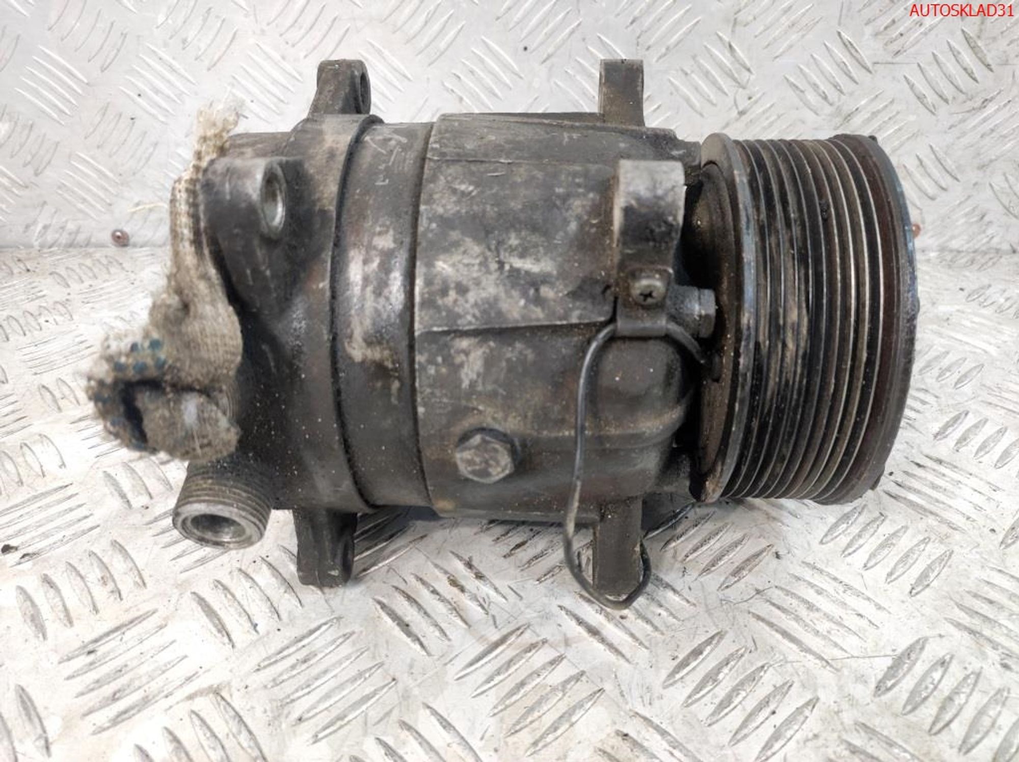 Компрессор кондиционера VW Passat B5 1,6 Бензин HRMG05, 4000 рублей, Дубовое