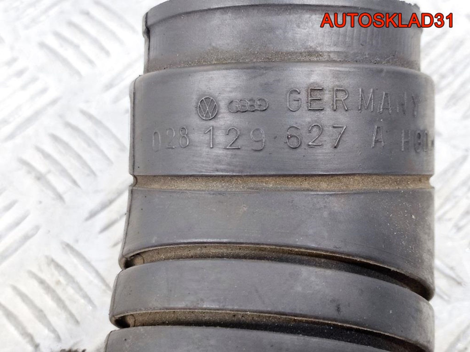 Патрубок фильтра VW Transporter T4 028129627A, 1000 рублей, Дубовое