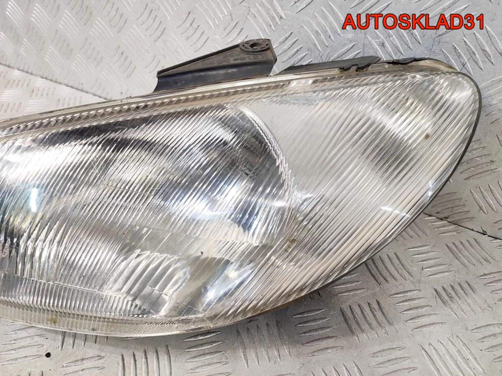 Фара левая Peugeot 206 89005132 Дорест, 4500 рублей, Дубовое