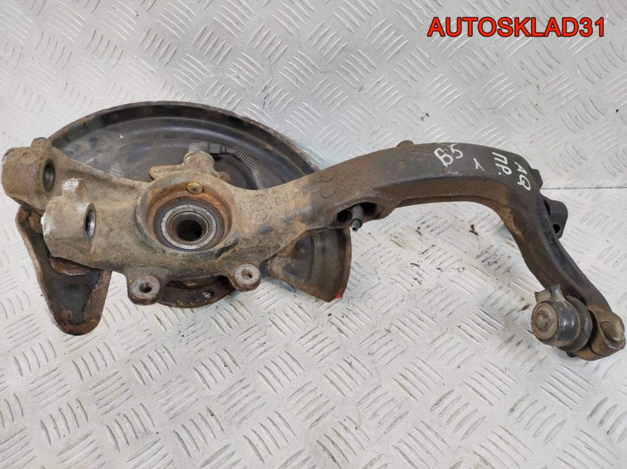Кулак передний правый VW Passat B5 8D0407258AQ, 1200 рублей, Дубовое